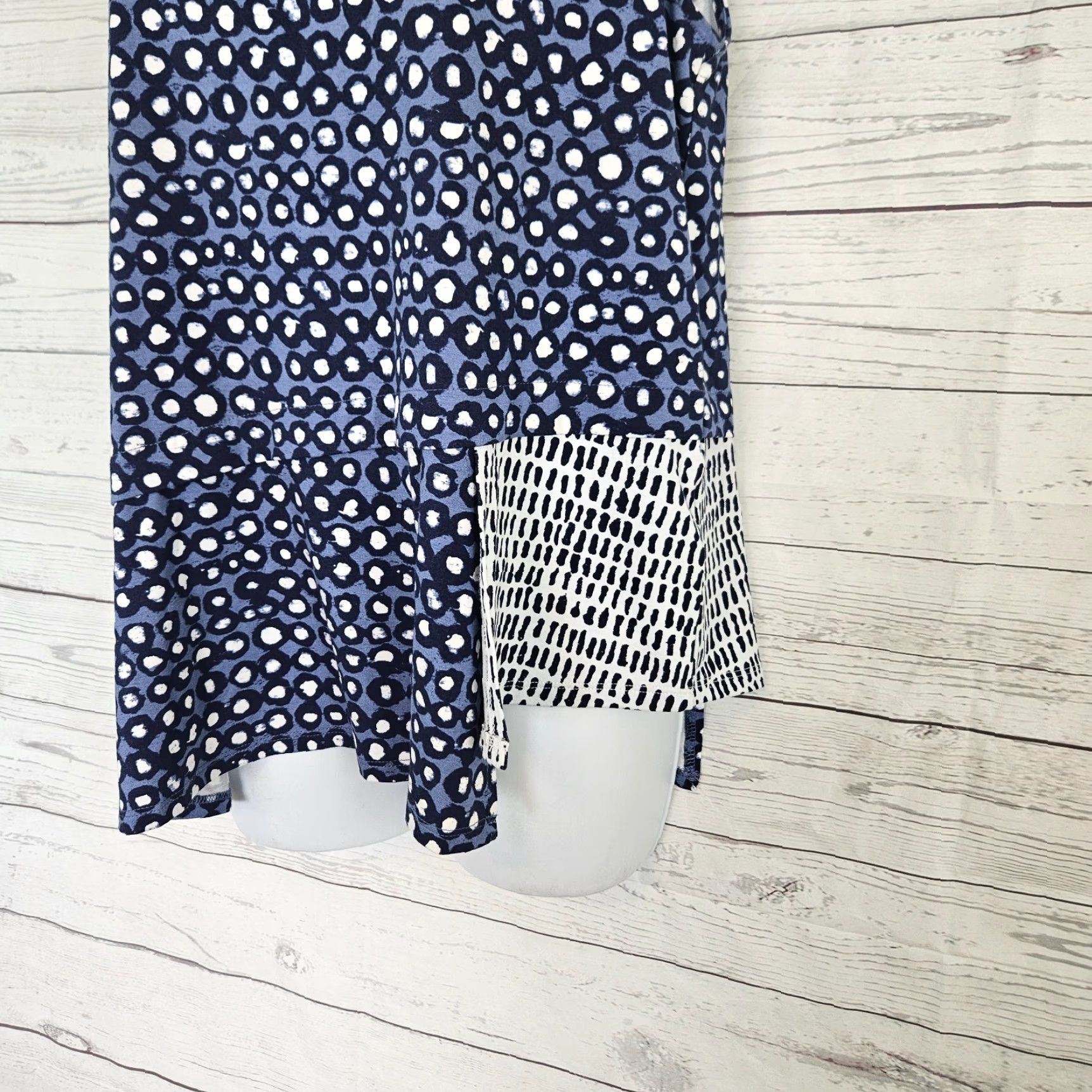 Habitat Habitat Womens Top Sleeveless Blue White Asymmetrical Hem Rayon Small Shirt Womens Adults Small Blue White Sleeveless Rayon Spandex Habitat Size S / US 4 / IT 40 - 2 Thumbnail