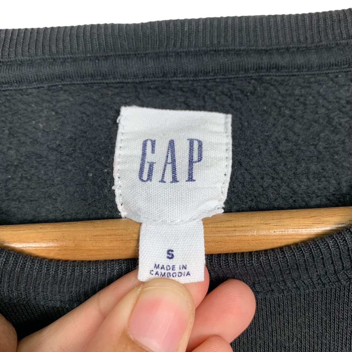 Gap GAP Spellout Big Logo Crewneck Sweatshirts #1744-C77 Size US S / EU 44-46 / 1 - 11 Thumbnail