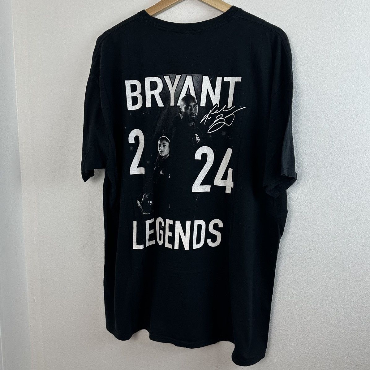 Vintage Kobe Bryant Gigi Memorial T Shirt Size US XL / EU 56 / 4 - 4 Thumbnail