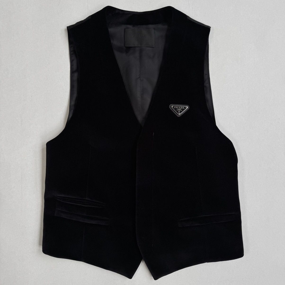 Prada Prada SS22 Logo Velour Vest Size US S / EU 44-46 / 1 - 1 Thumbnail