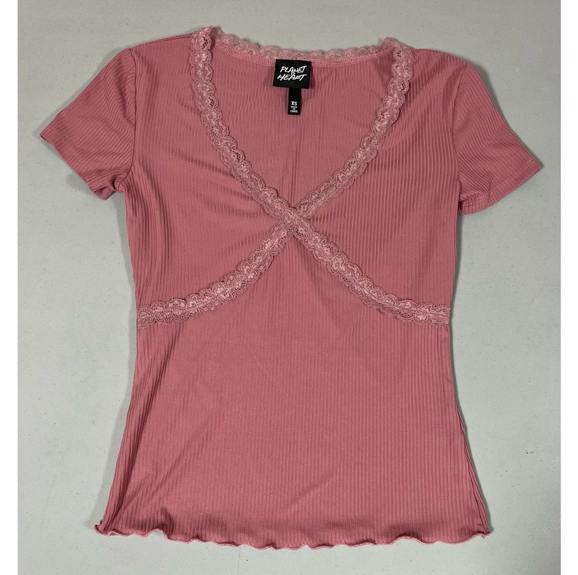 Free Planet Pink Mauve Solid Ribbed Y2K Lace V-Neck Top T-Shirt Tee XS🎀✨ Size XS / US 0-2 / IT 36-38 - 2 Thumbnail
