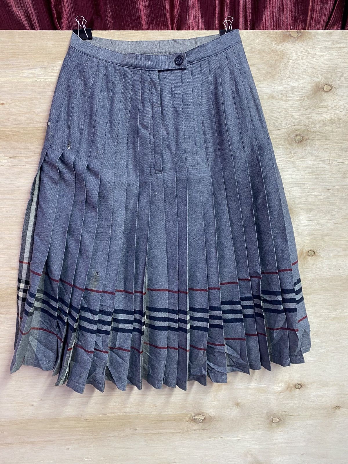 Burberry Vintage burberry reversible skirt Size 30" / US 8 / IT 44 - 1 Thumbnail