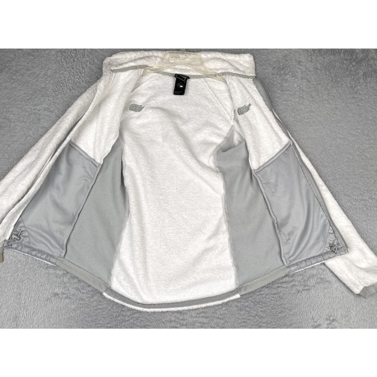 The North Face The North Face Jacket Womens Small White Fleece Full Zip Pockets Outdoor Hiking – Shirt/Outerwear (S) Womens White Pockets Full Zip Seasonal Outdoor Size S / US 4 / IT 40 - 2 Thumbnail