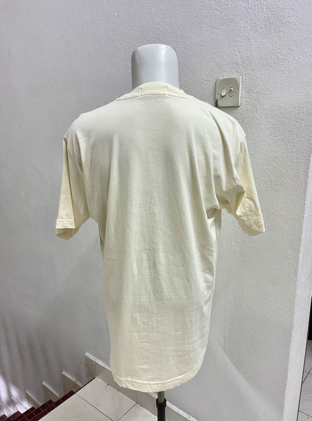 Burberry VINTAGE BURBERRY LONDON TEE Size US XL / EU 56 / 4 - 6 Thumbnail