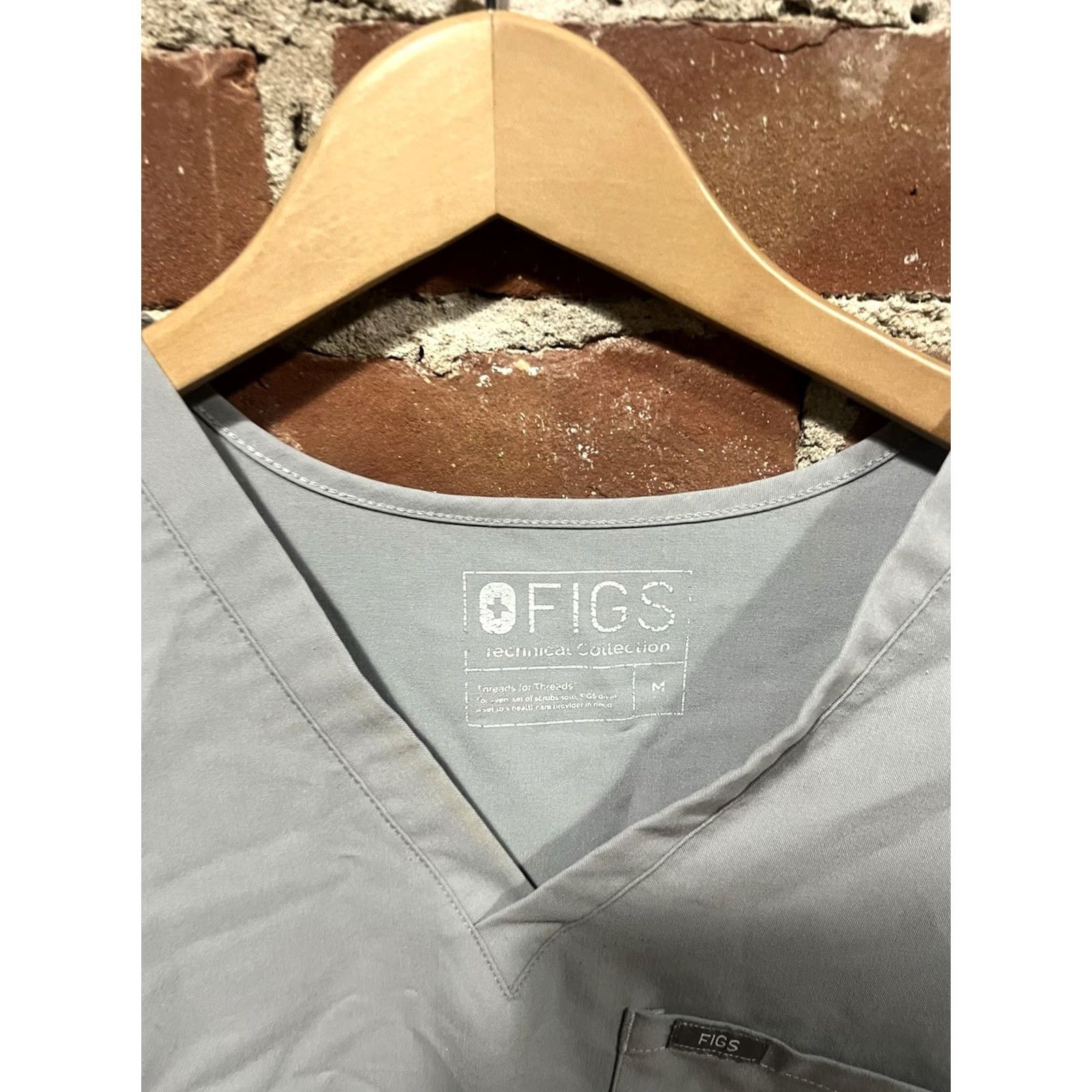 Vintage FIGS Womens Gray Short Sleeve V-neck Medical Scrub Shirt Size M Size M / US 6-8 / IT 42-44 - 3 Thumbnail