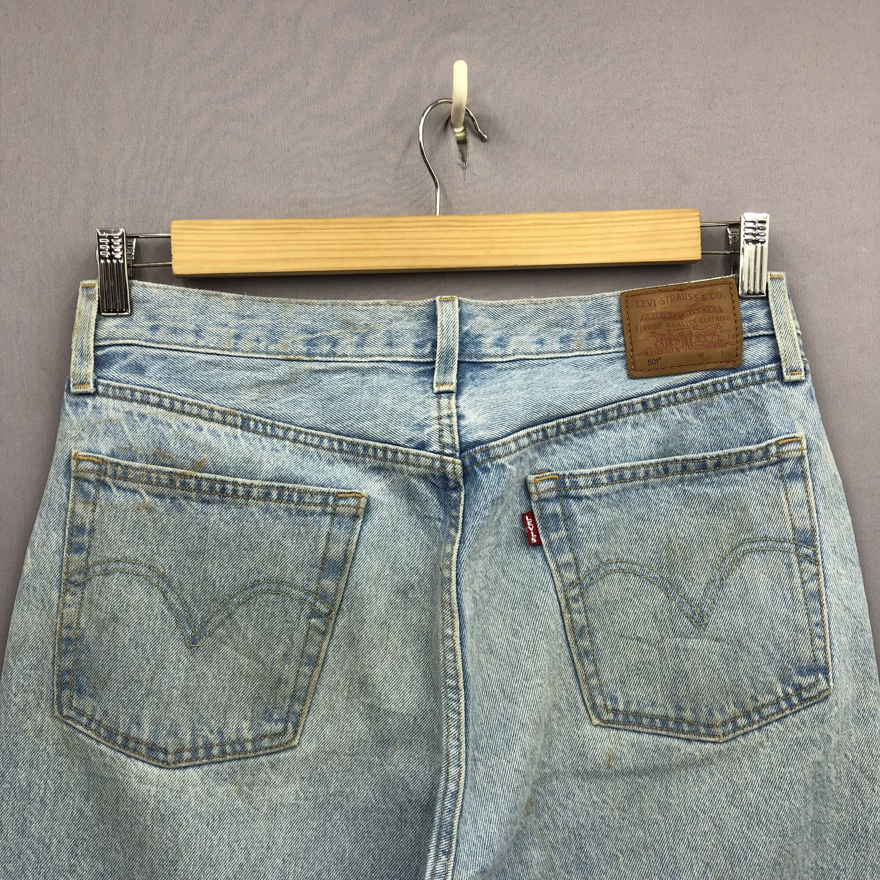 Levi's Vintage Levis 501 Light Wash Jeans Levi's Sun Faded Denim Size US 32 / EU 48 - 6 Thumbnail