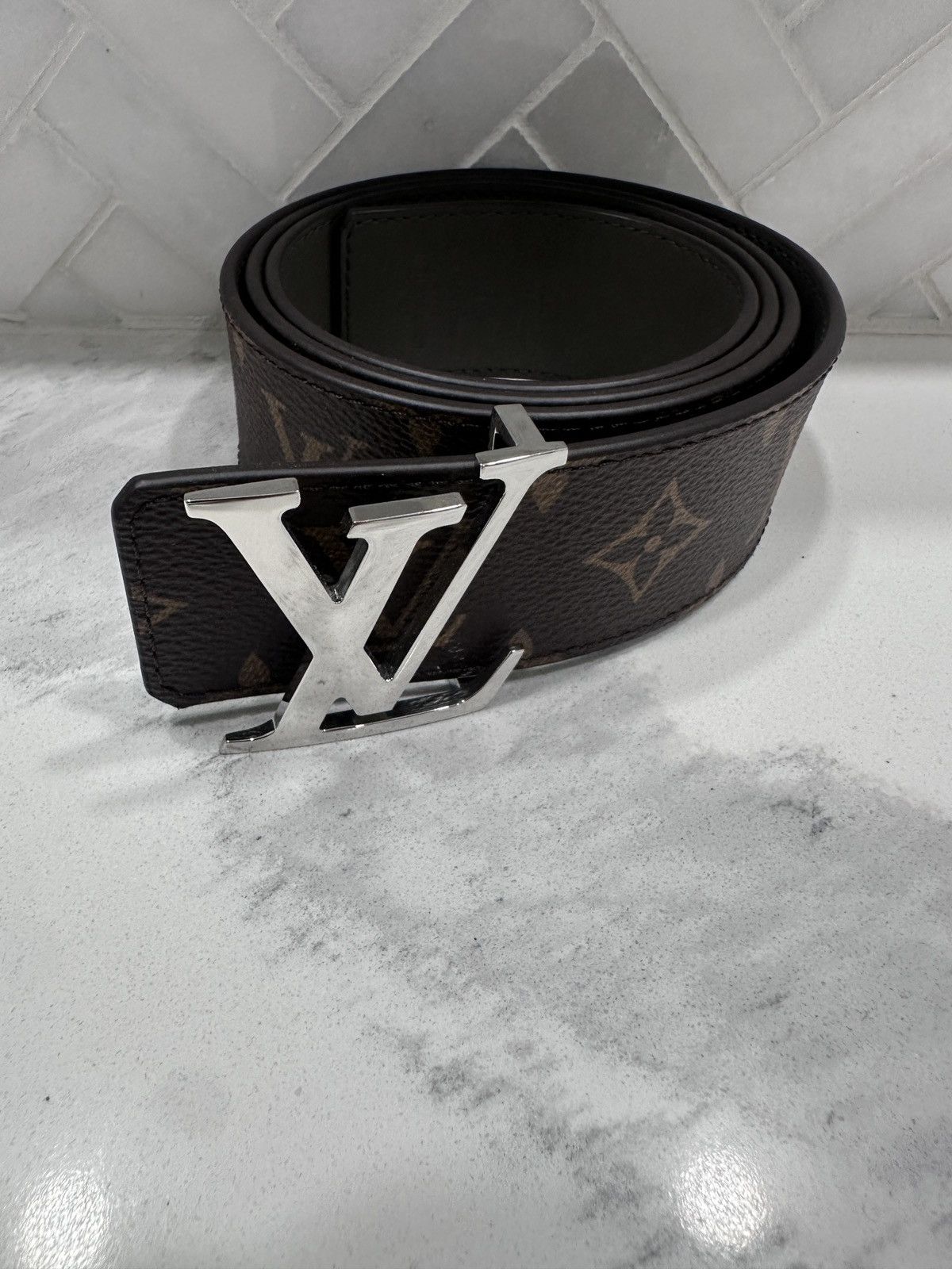 Louis Vuitton Louis Vuitton LV Initials 40mm Reversable Belt 95/36 New Size 36 - 1 Thumbnail