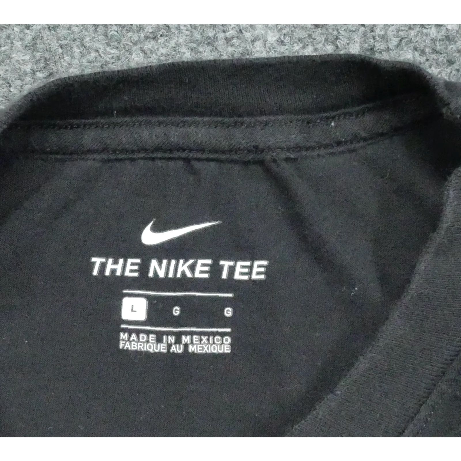 Nike Nike T Shirt Mens Large Black Swoosh Logo Gold Flags Tee Size US L / EU 52-54 / 3 - 5 Thumbnail