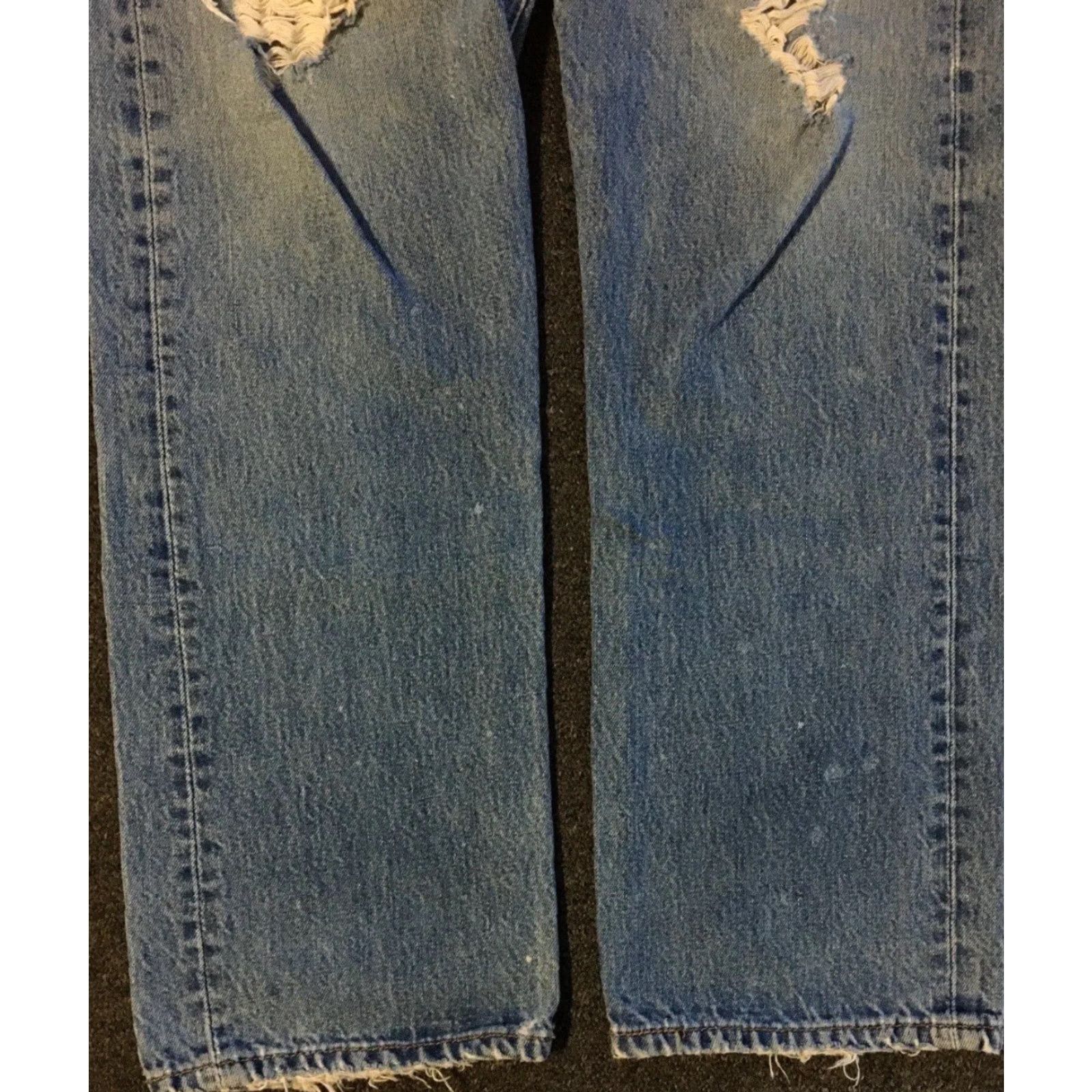 Levi's VINTAGE Levi's 501 Jeans Men 34 Blue Denim Distressed Button Fly Straight 30 In 90s Grunge Punk Western Rock Band USA 80s 90s Jeans Mens Size US 34 / EU 50 - 7 Thumbnail