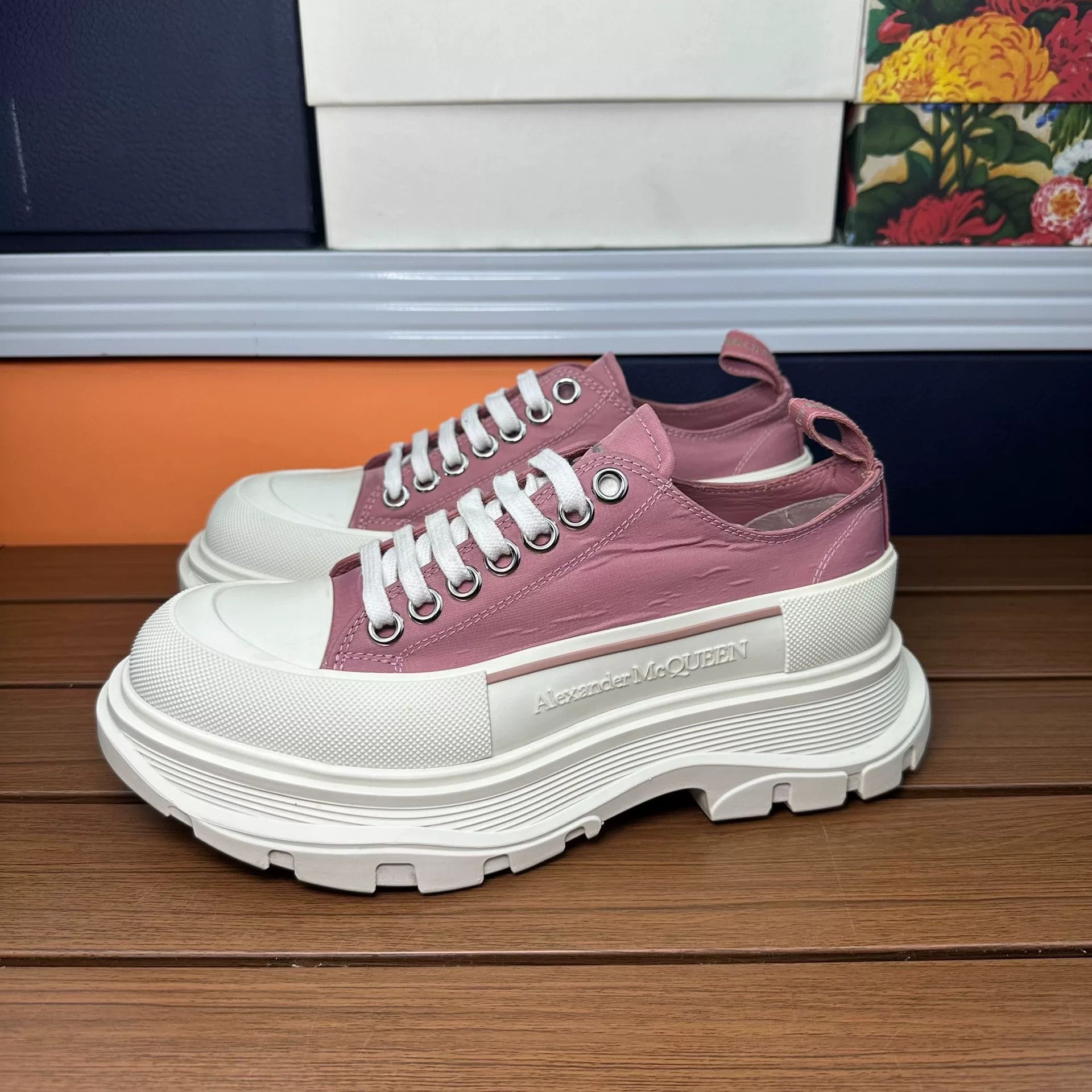 Alexander McQueen Alexander McQueen Pink Lowtop Sneakers it_37 Women Size US 7 / IT 37 - 1 Thumbnail