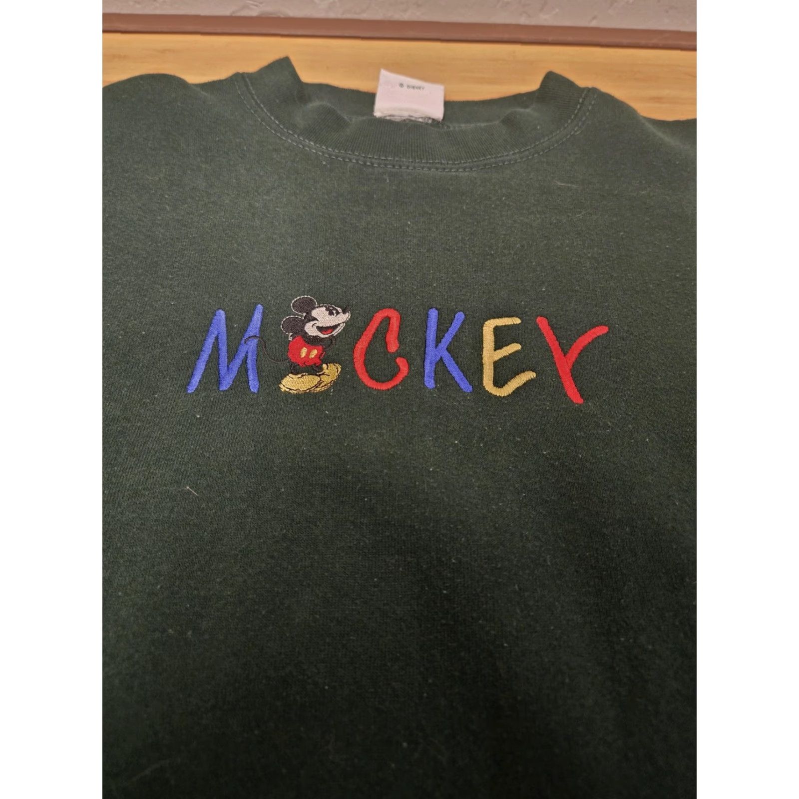 Disney VINTAGE Mickey & Co Sweatshirt Mens Large Green Embroidered Mickey Mouse 90s Size US L / EU 52-54 / 3 - 5 Thumbnail