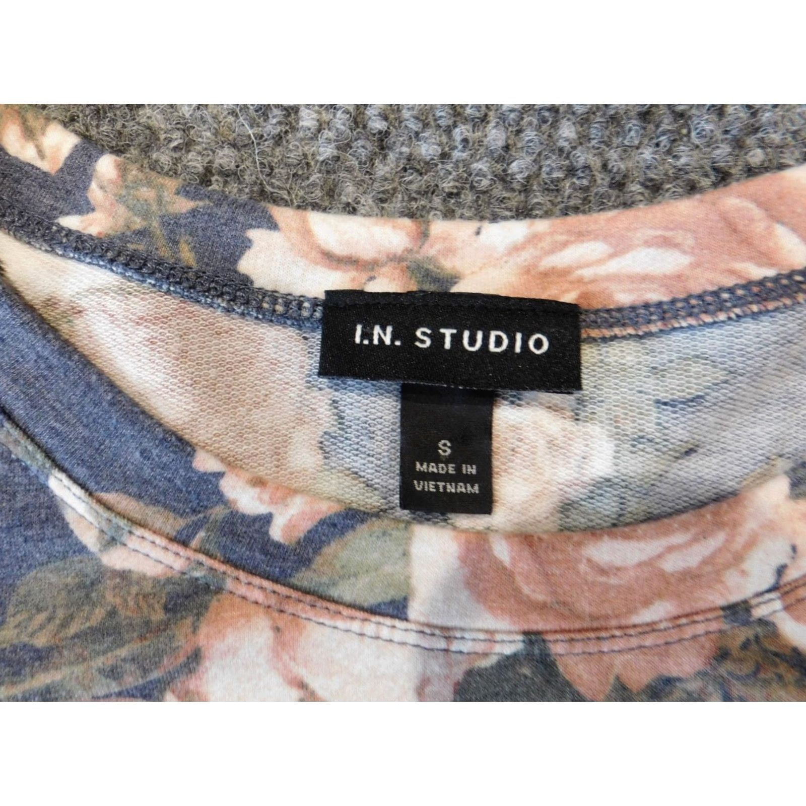 Vintage I.N. Studio Womens blouse Small blue floral pull over stretch long sleeve blouse Size S / US 4 / IT 40 - 4 Thumbnail