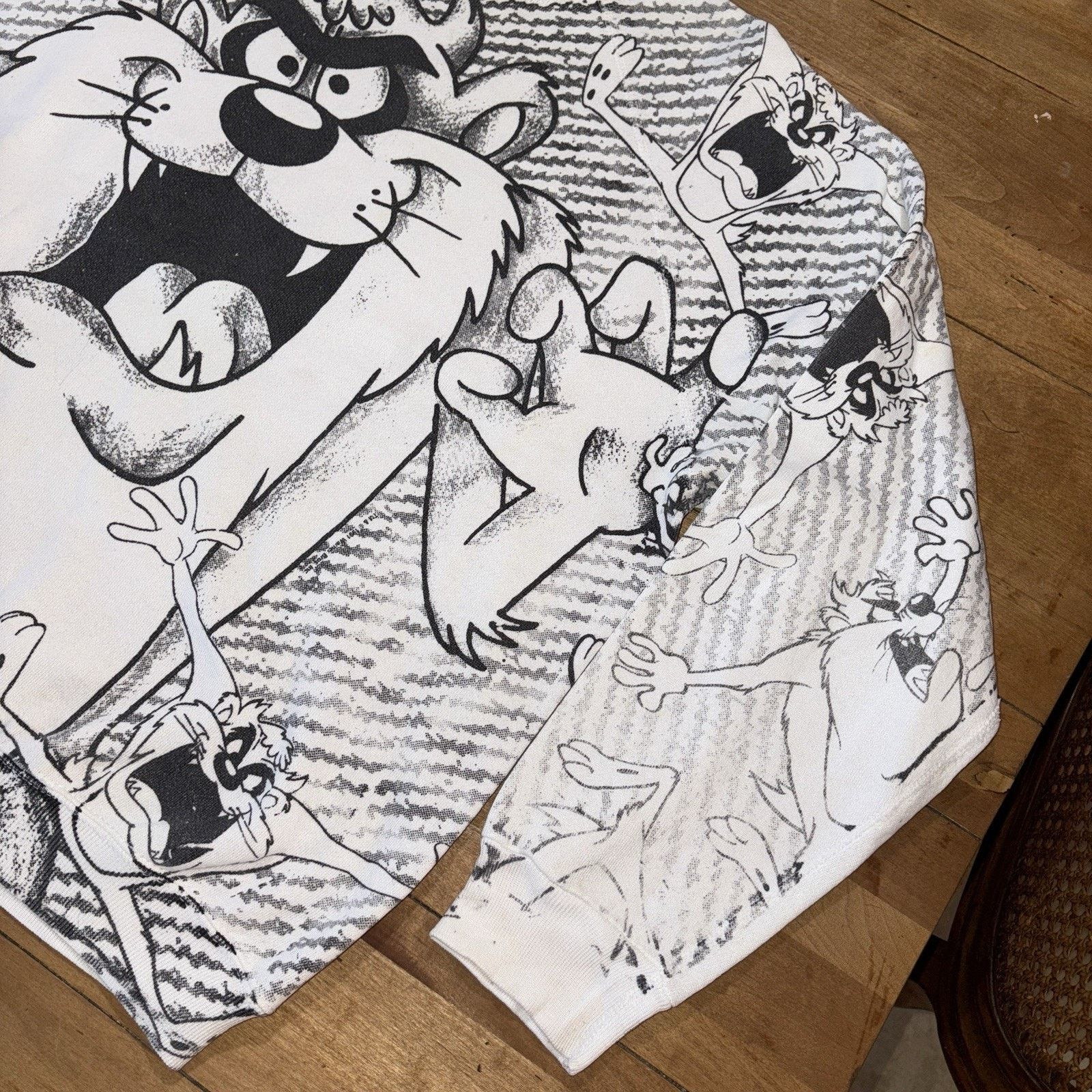 Vintage Vintage 90s Taz Looney Tunes Raglan All Over Print Crewneck Size US M / EU 48-50 / 2 - 3 Thumbnail