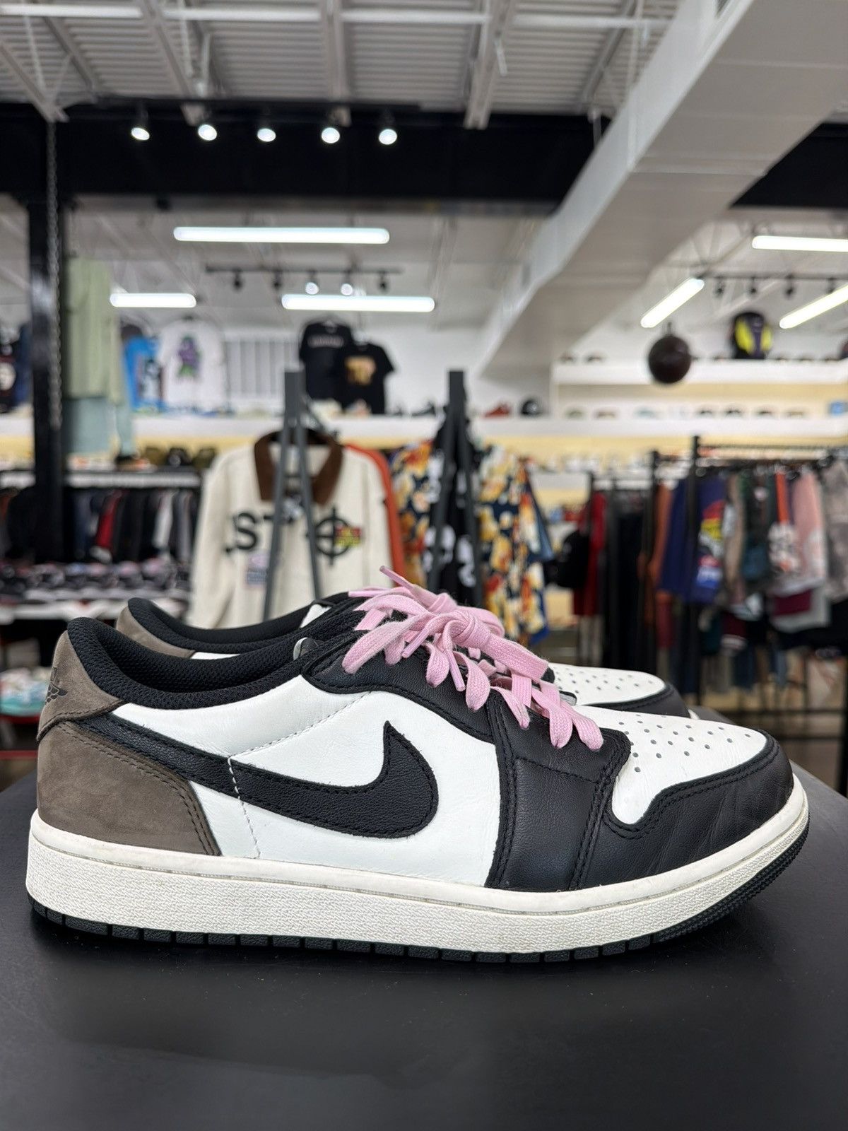 Jordan Brand Air Jordan 1 Low Mocha Size 9 (2024) Size US 9 / EU 42 - 6 Thumbnail