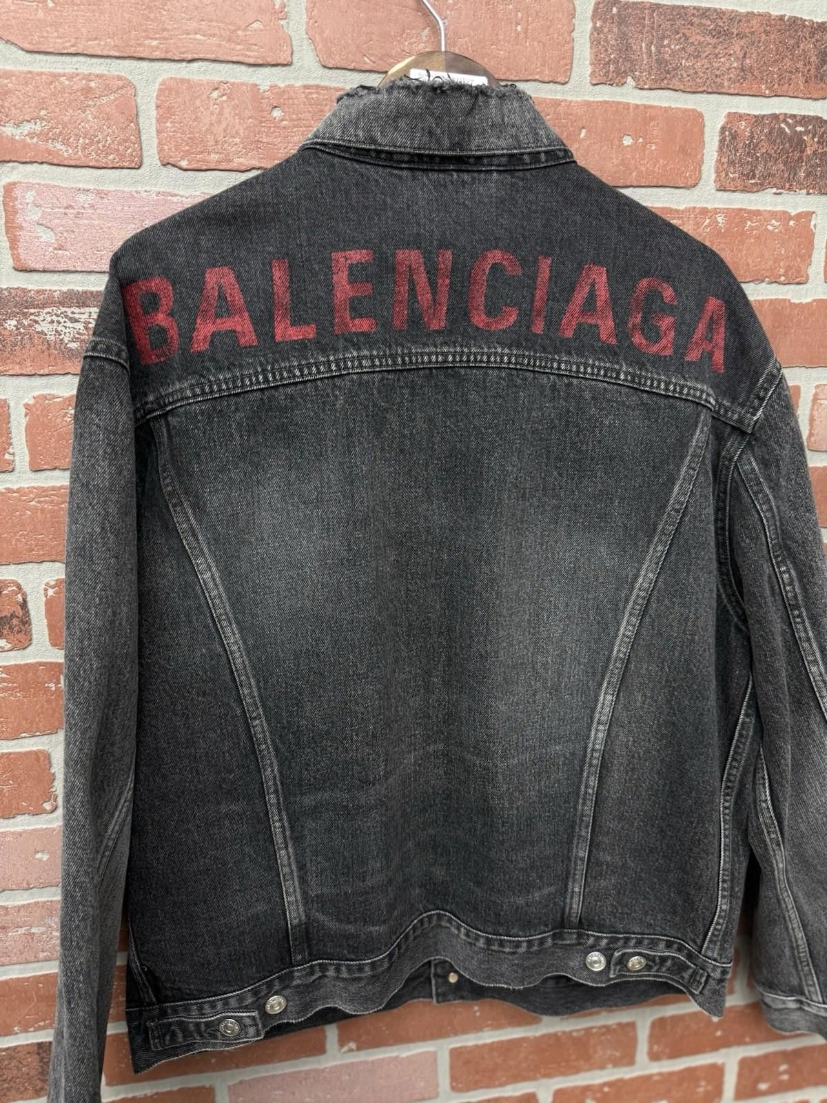 Balenciaga Balenciaga Black/Red Logo Denim Jean Jacket $1400 Size (50) Size US M / EU 48-50 / 2 - 12 Thumbnail