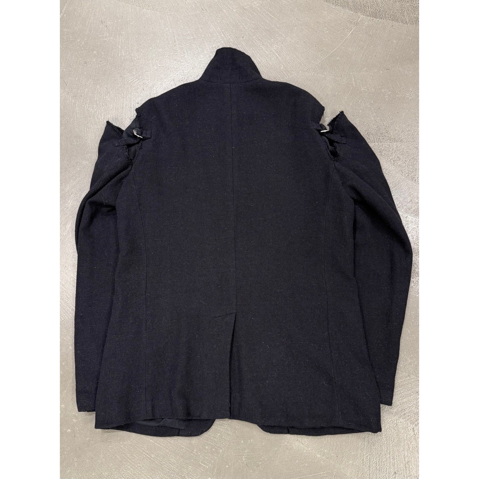 Comme des Garcons 2023 Comme des Garçons cut-out open shoulders buckel blazer Size US XL / EU 56 / 4 - 2 Thumbnail