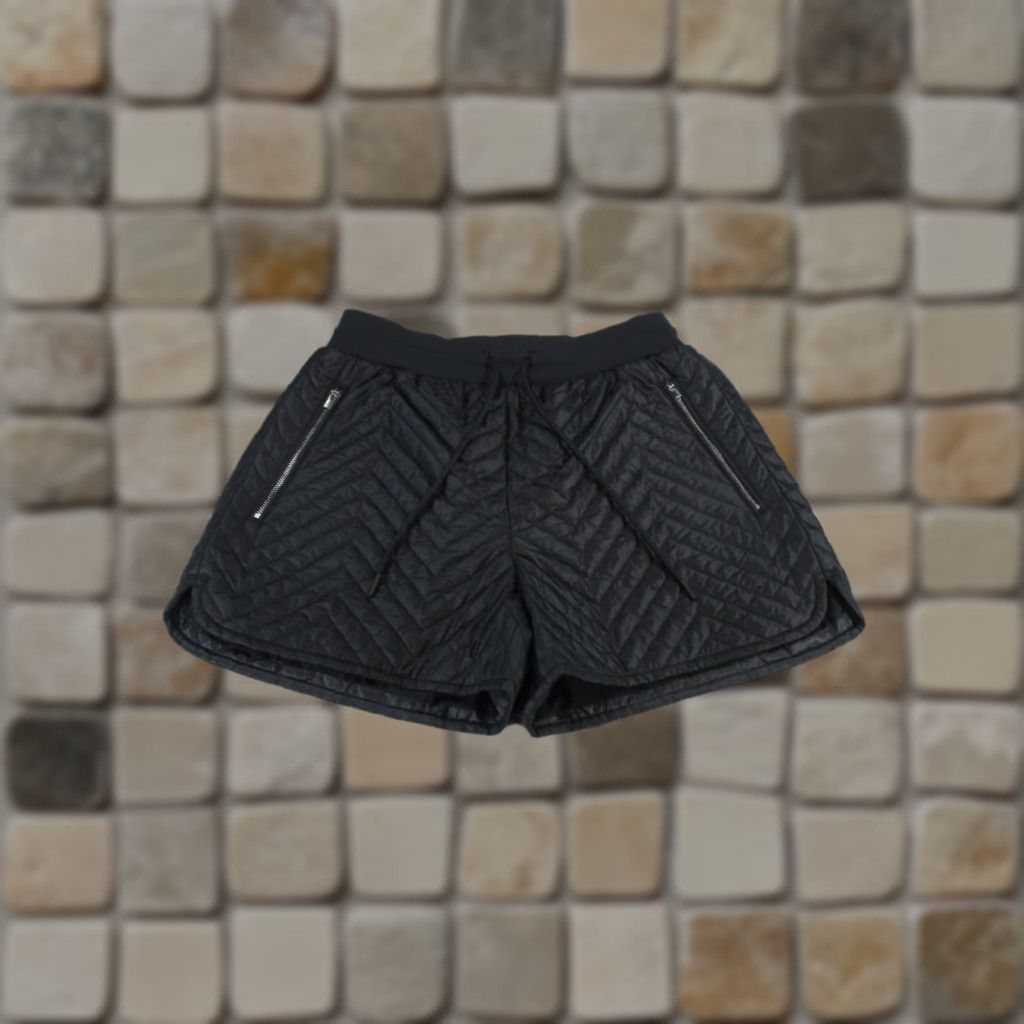 Athleta Athleta Womens 2 Black Quilted Insulated Apres Ski Shorts Sweat Skiing Activewear Casual Travel Size 26" / US 2 / IT 38 - 1 Thumbnail