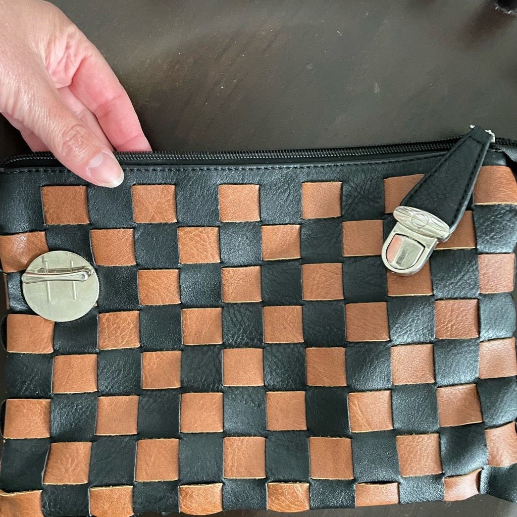 Other Boutique Brand Vegan Leather Black Tan Woven Crossbody Clutch Purse Bag Size ONE SIZE - 5 Thumbnail