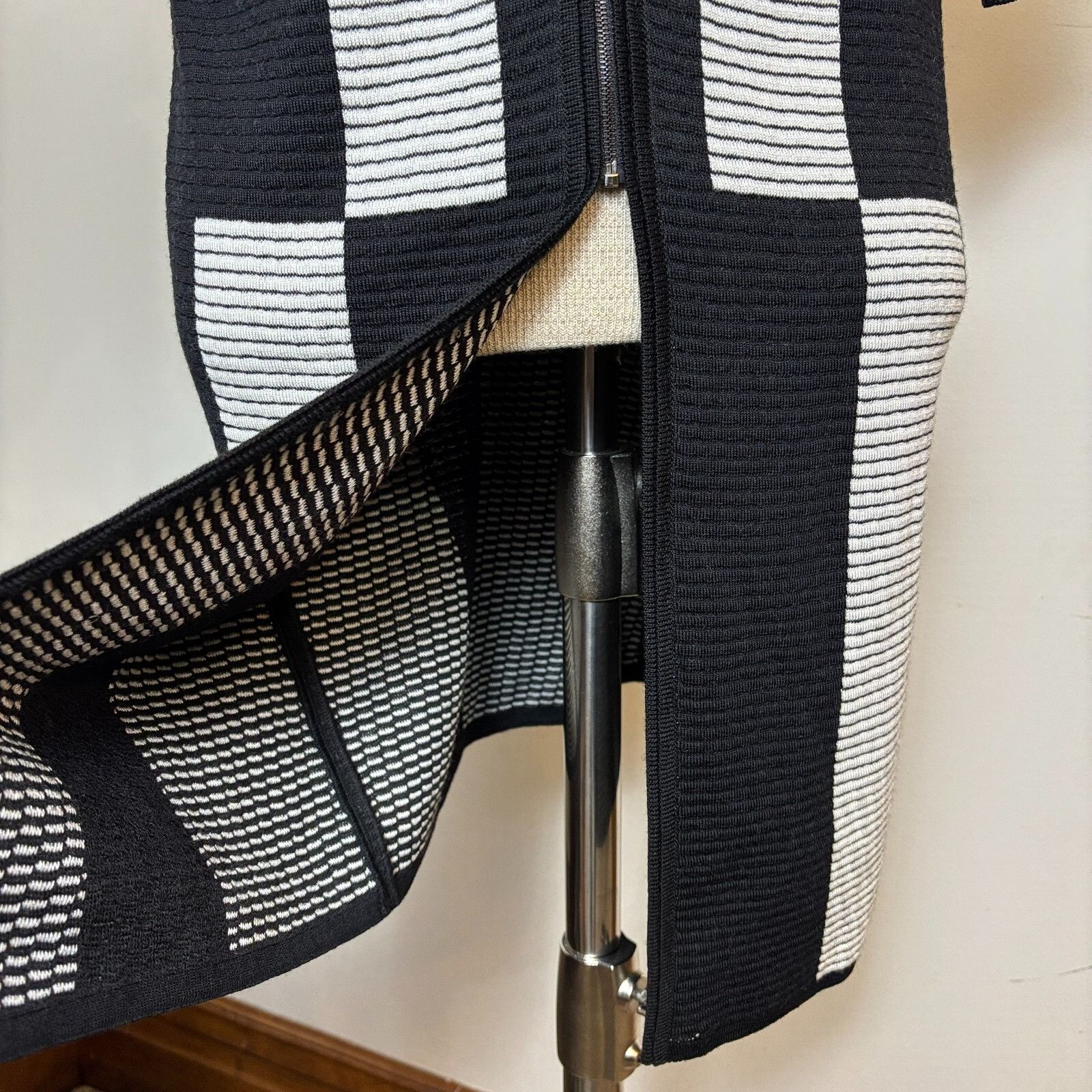 St. John St. John Women's Black & White Geometric Wool Blend Dress Sw Size M / US 6-8 / IT 42-44 - 8 Thumbnail