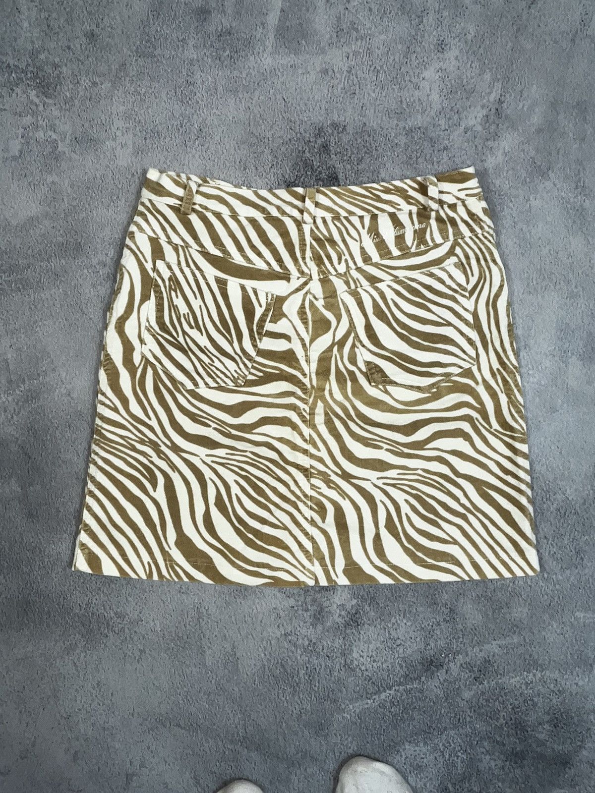 Blumarine Vintage Y2K style blumarine zebra mini skirt size 44 Size 25" / US 0 / IT 36 - 7 Thumbnail