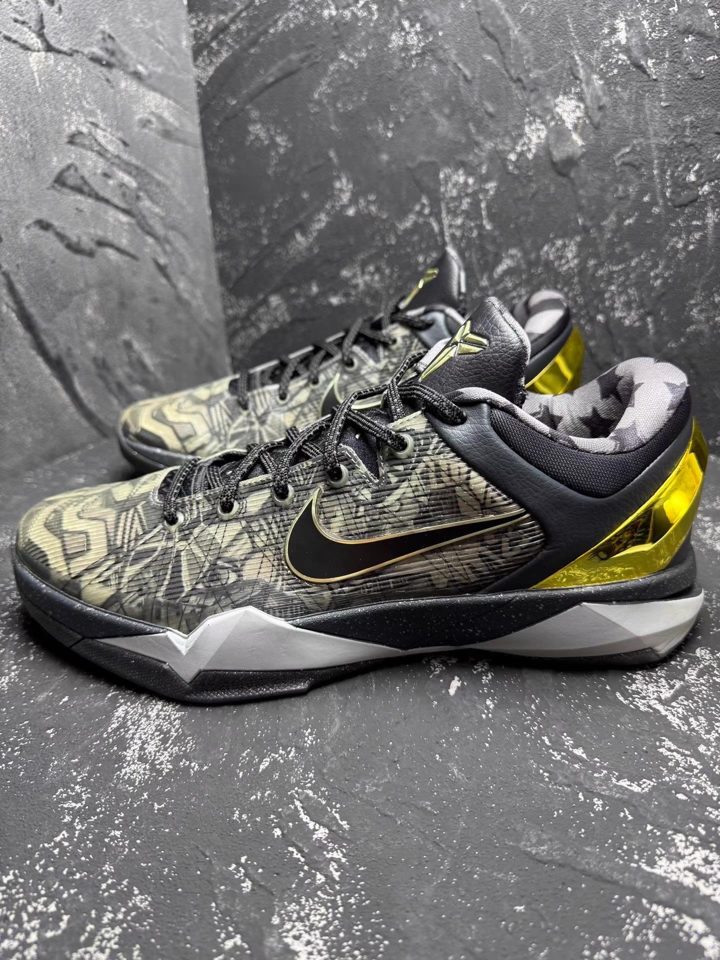 Nike Nike Kobe 7 Master of Puppets Q10 Size US 11 / EU 44 - 2 Thumbnail