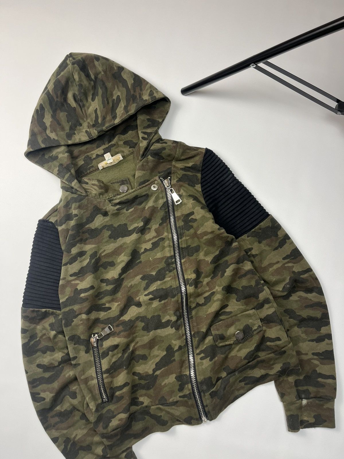 If Six Was Nine Vintage Asymmetrical LGB If Six Was Nine Camo Hoodie Size US S / EU 44-46 / 1 - 3 Thumbnail