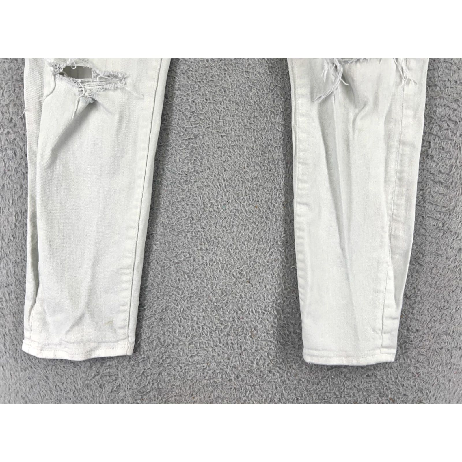 Denime VINTAGE? No, not vintage. Lucky Brand Jeans White Denim Slim Boyfriend Distressed 0 Women’s 27 Inseam 5-Pocket Zip Fly Medium Wash Cotton Blend Size 25" / US 0 / IT 36 - 2 Thumbnail