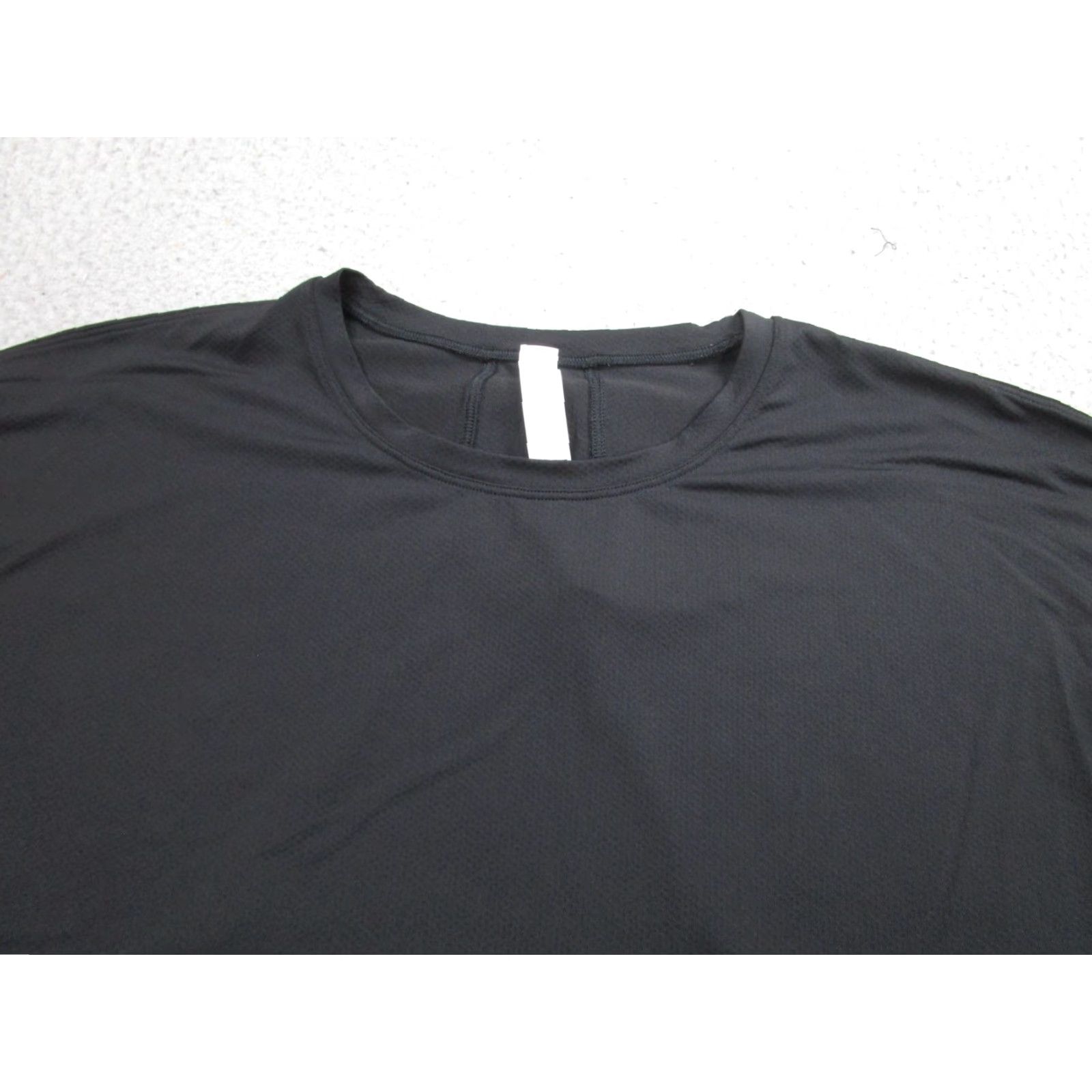 Lululemon Lululemon Shirt Womens 6 Black Cropped Long Sleeve Athletic Running Gym Yoga Size M / US 6-8 / IT 42-44 - 2 Thumbnail