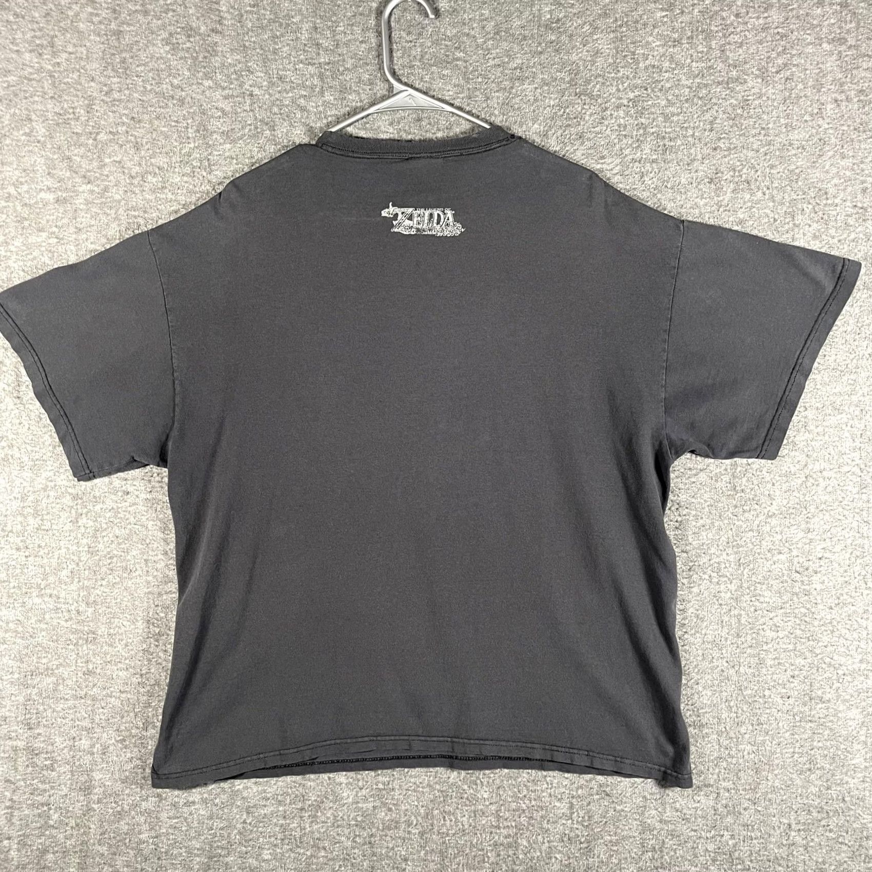 Delta Delta Pro Weight Shirt Mens XL Black Zelda Link Stained Glass Graphic Tee Size US XL / EU 56 / 4 - 2 Thumbnail