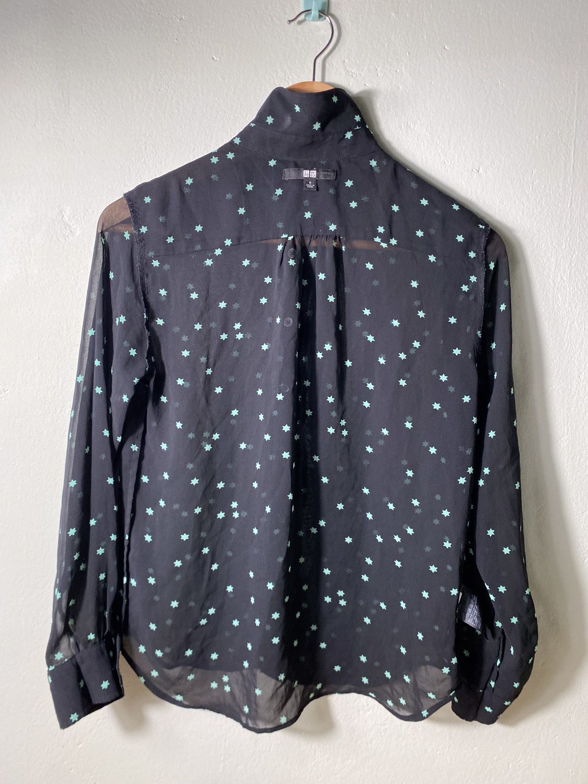 Uniqlo UNIQLO Button Ups A Sky Full Of Stars Size US S / EU 44-46 / 1 - 16 Thumbnail