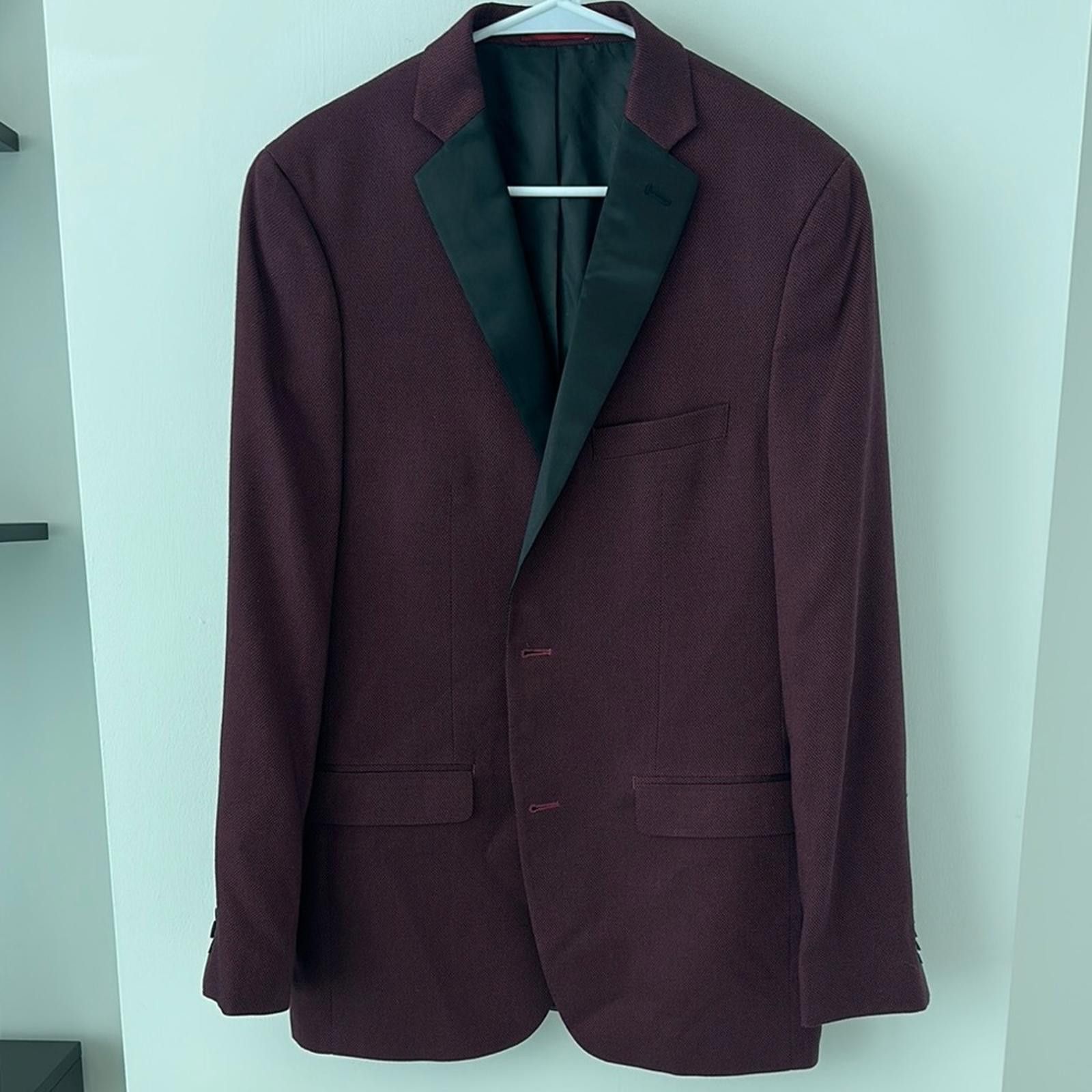 Designer Men's Burgundy Blazer with Black Lapel Size 42R - 1 Thumbnail