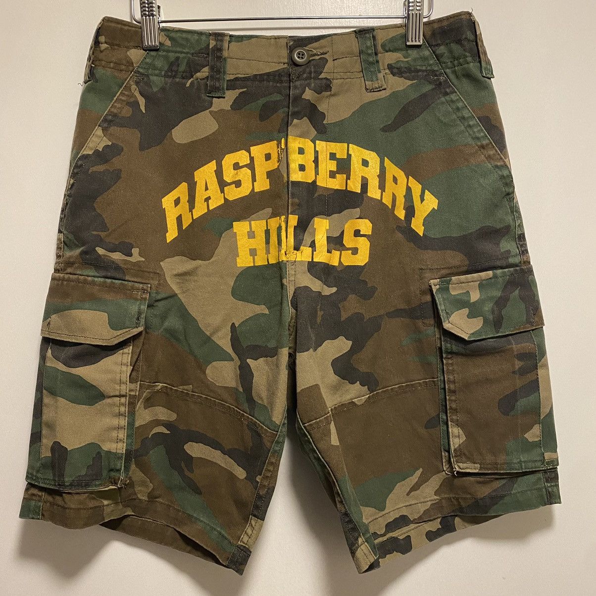 Pre-owned The Gv Gallery Gv Gallery Raspberry Hills Camo Cargo Shorts In Green