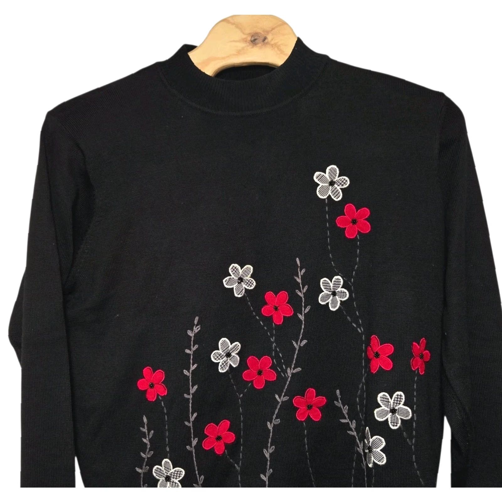 Vintage VINTAGE Alfred Dunner Womens 3X Black Sweater Floral Beaded Shoulder Pads Knit Pullover Crew Neck Long Sleeve Autumn Winter Womens Size XXL / US 16-18 / IT 52-54 - 2 Thumbnail