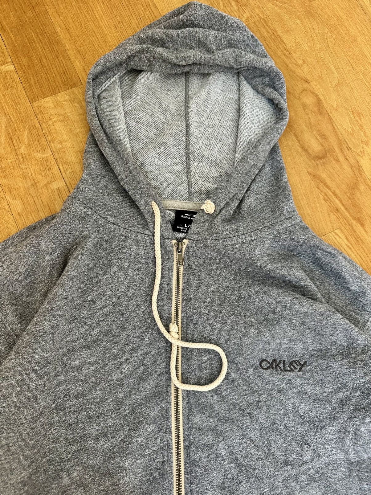 Oakley Vintage Oakley Hoodie Gray Logo Streetwear Fit Size US L / EU 52-54 / 3 - 8 Thumbnail