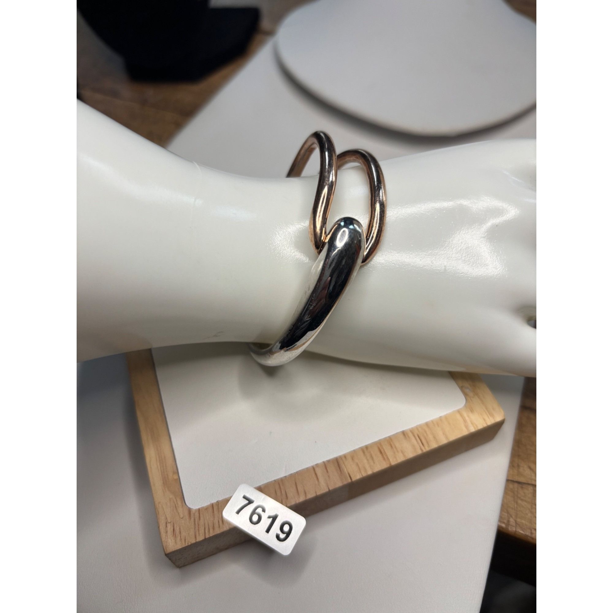 Kenneth Cole Kenneth Cole Silver & Rose Gold-Tone Hinged Oval Bangle Brac Size ONE SIZE - 4 Thumbnail