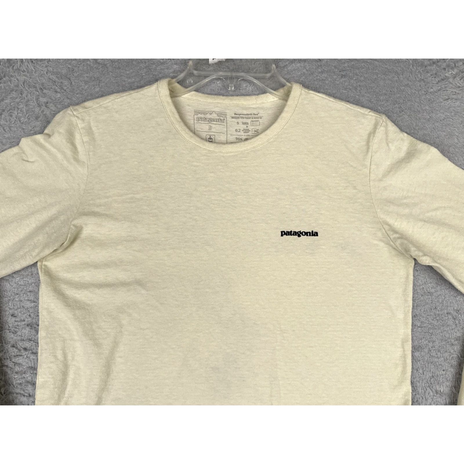 Patagonia Patagonia Shirt Mens Small Yellow Crew Neck Long Sleeve P-6 Logo Tagless Tee Size US S / EU 44-46 / 1 - 4 Thumbnail