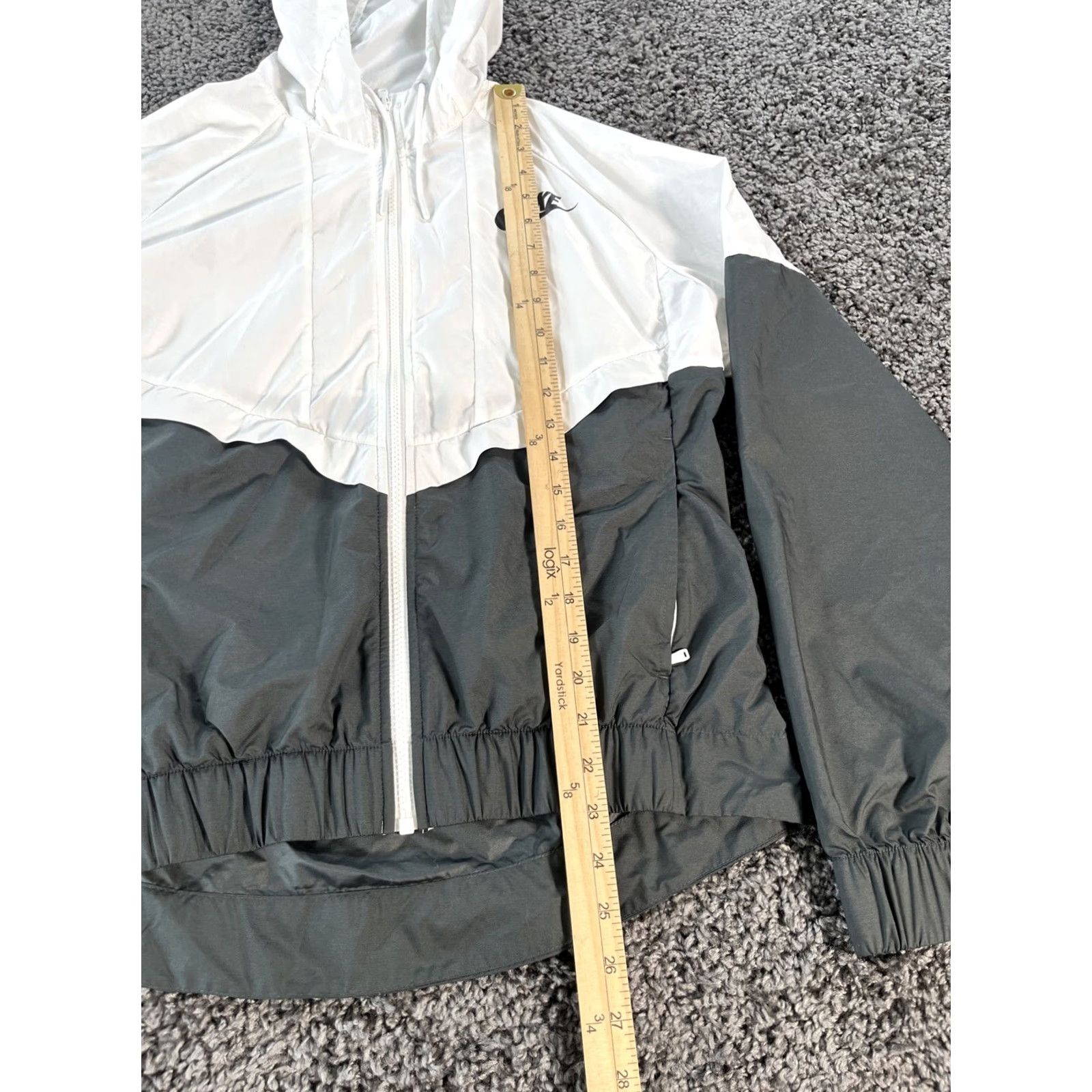 Nike Nike Windrunner Windbreaker Jacket Womens M Black Sportswear Activewear Windrunner 726138-101 Womens M Black Nike Windrunner Windbreaker Jacket Size M / US 6-8 / IT 42-44 - 2 Thumbnail