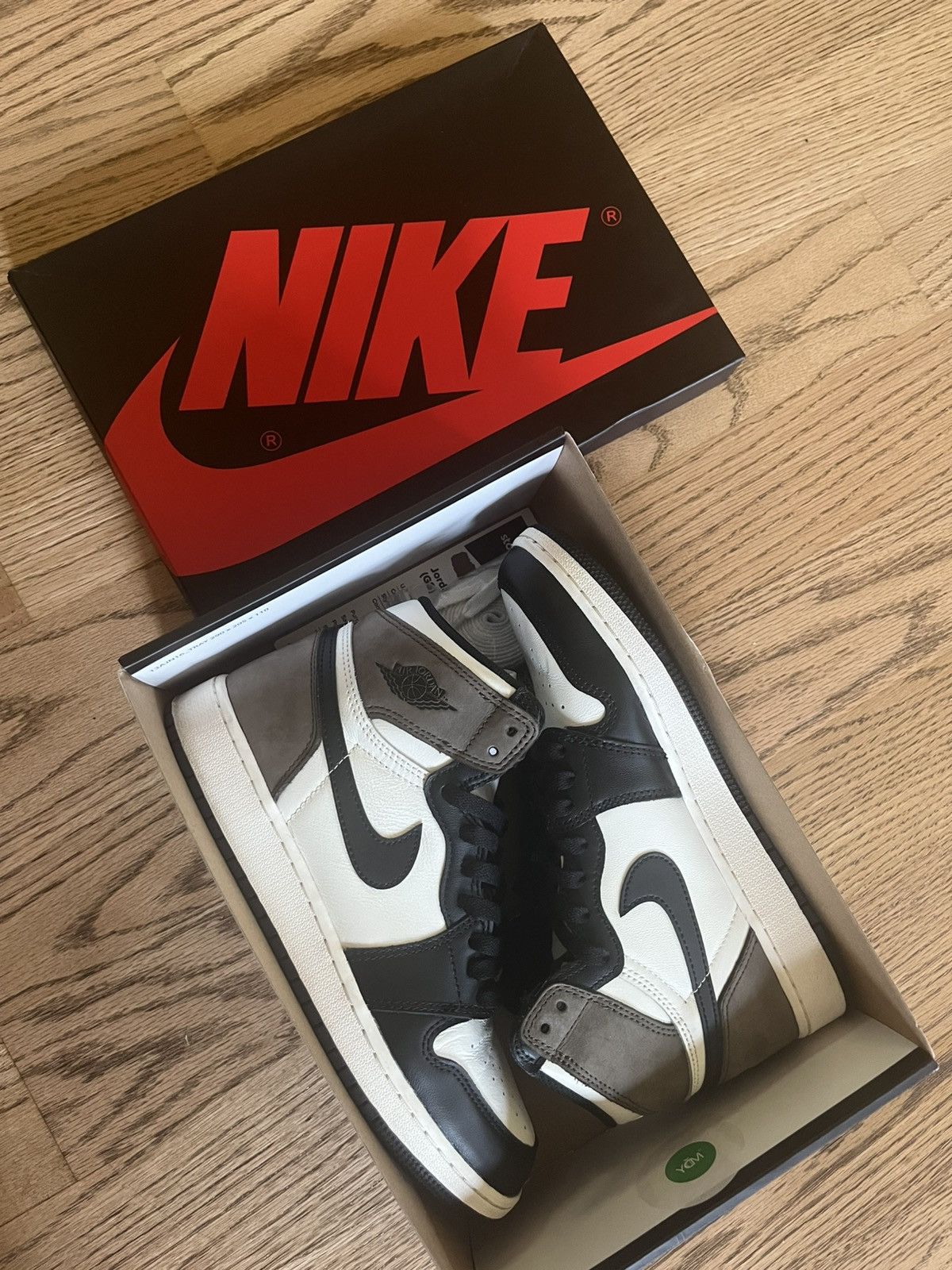 Nike Jordan 1 Mocha Retro High OG (6.5Y - GS) Size US 6.5 / EU 39-40 - 1 Thumbnail
