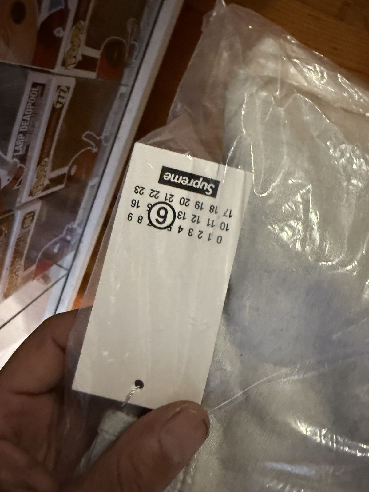 MM6 Supreme MM6 white box logo Size US L / EU 52-54 / 3 - 2 Thumbnail