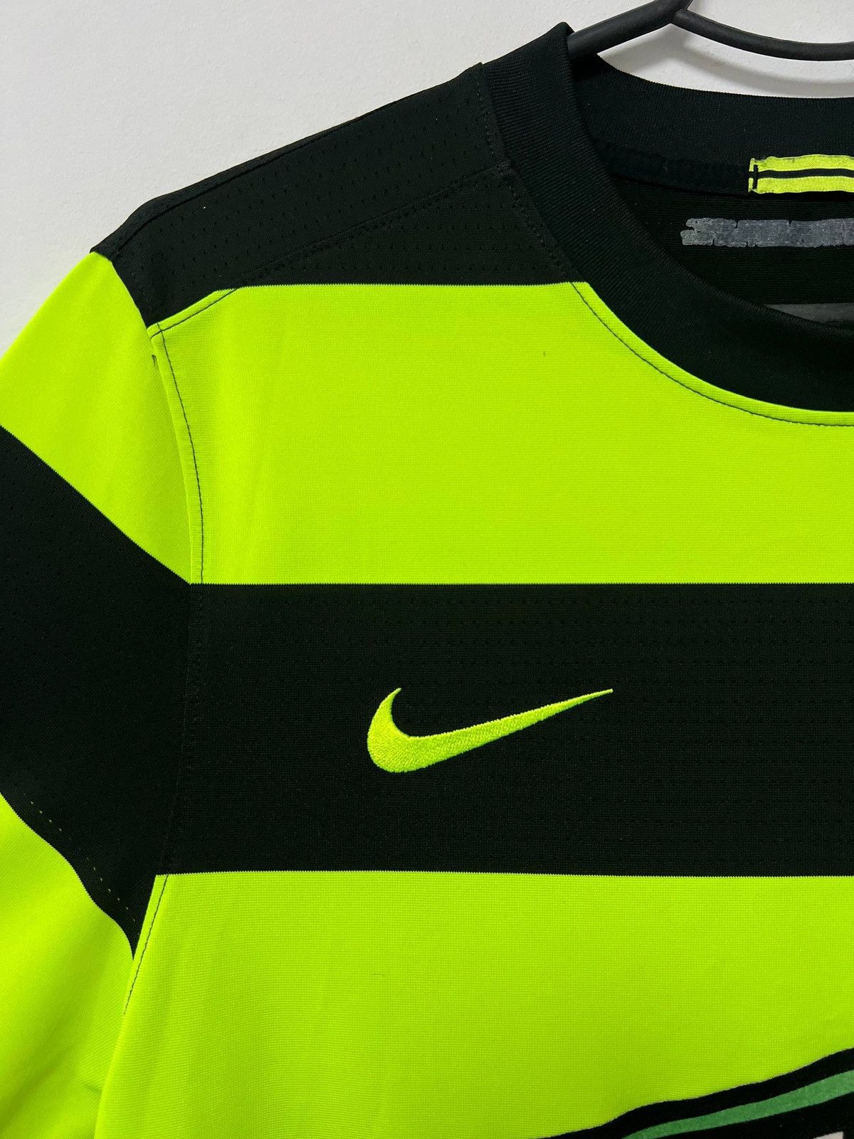 Nike Vintage Celtic 2009-2010Football Shirt Scotland Nike sz M Size US M / EU 48-50 / 2 - 3 Thumbnail