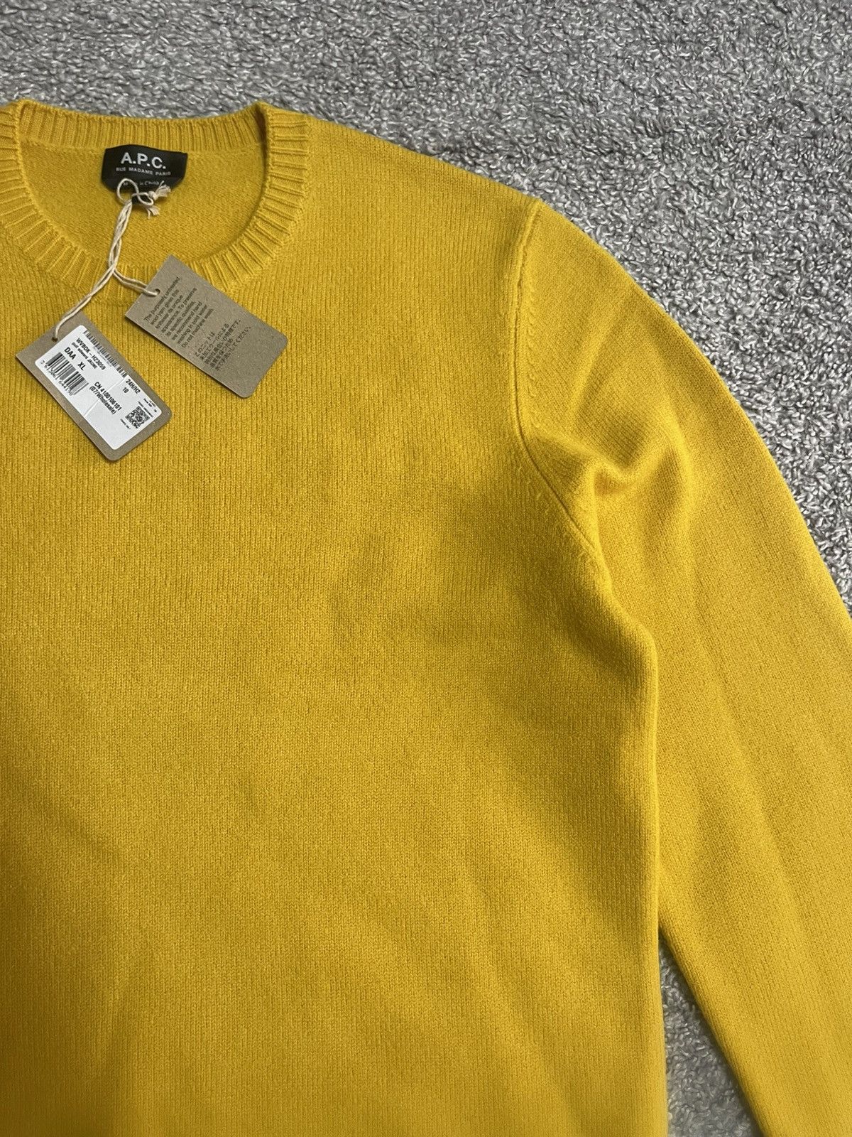 A.P.C. A.P.C. PULL EDWARD JAUNE SWEATER SIZE XL NEW Size US XL / EU 56 / 4 - 5 Thumbnail
