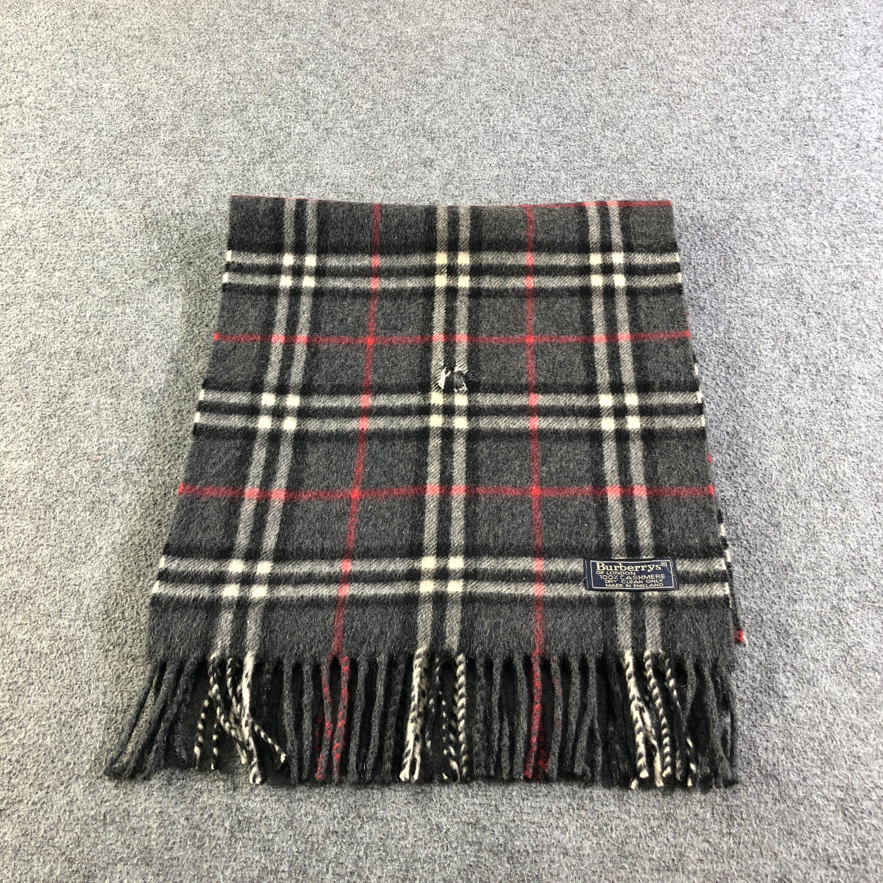 Burberry Burberrys Nova Check Cashmere Scarf Muffler Neckwear V2673 Size ONE SIZE - 2 Thumbnail