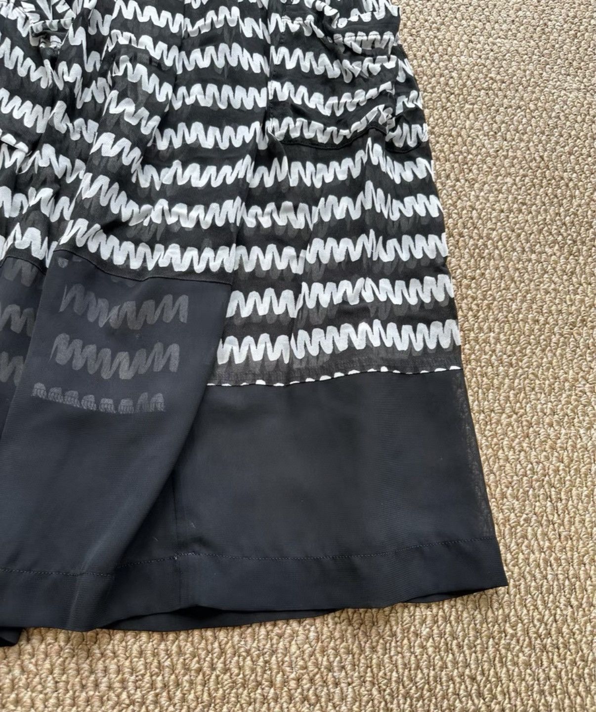 Comme des Garcons COMME des GARÇONS Black & White Wave Print Skirt K23 Size 24" / US 00 / IT 34 - 2 Thumbnail