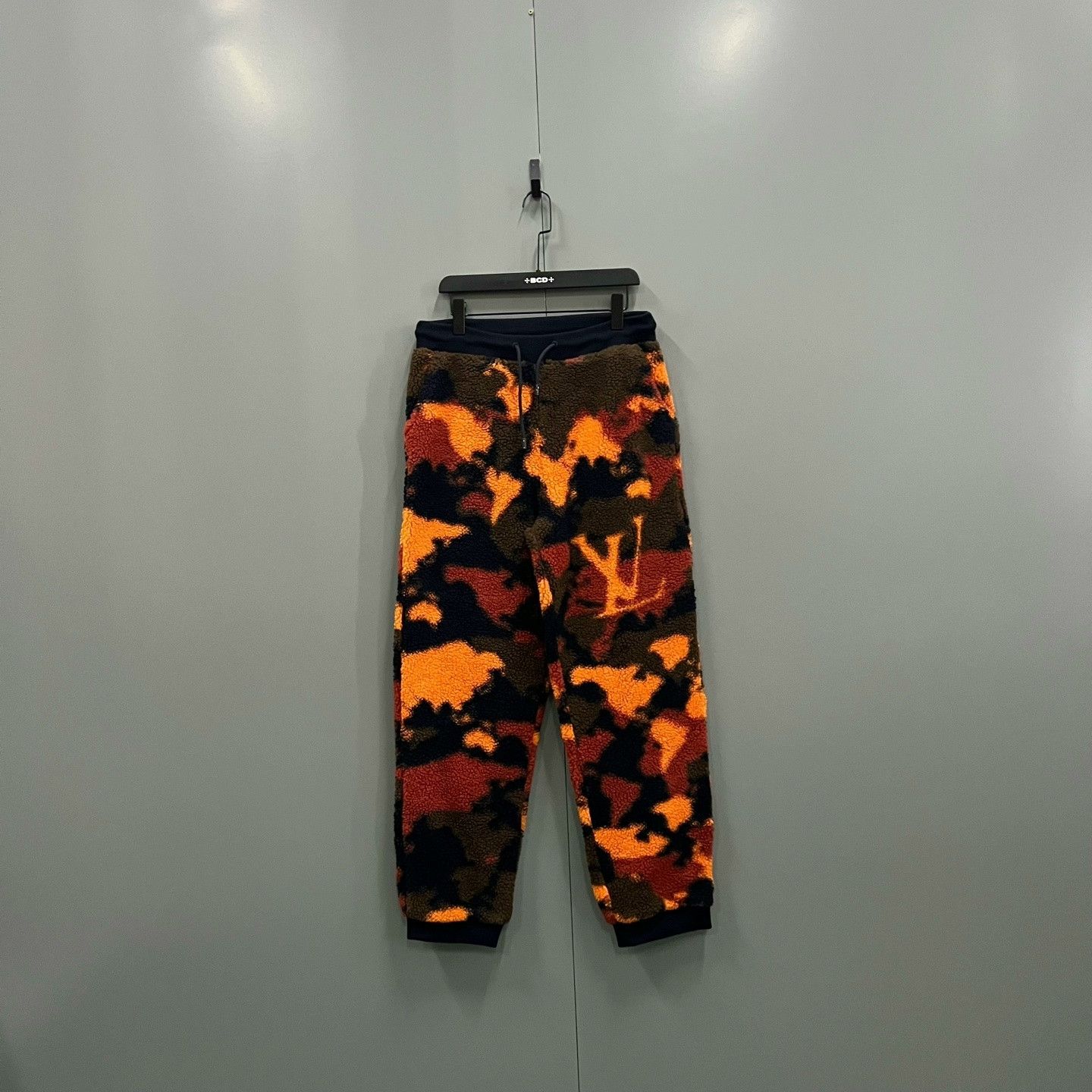 Louis Vuitton Louis Vuitton Camouflage Logo Fleece Pants Size US 35 - 1 Preview