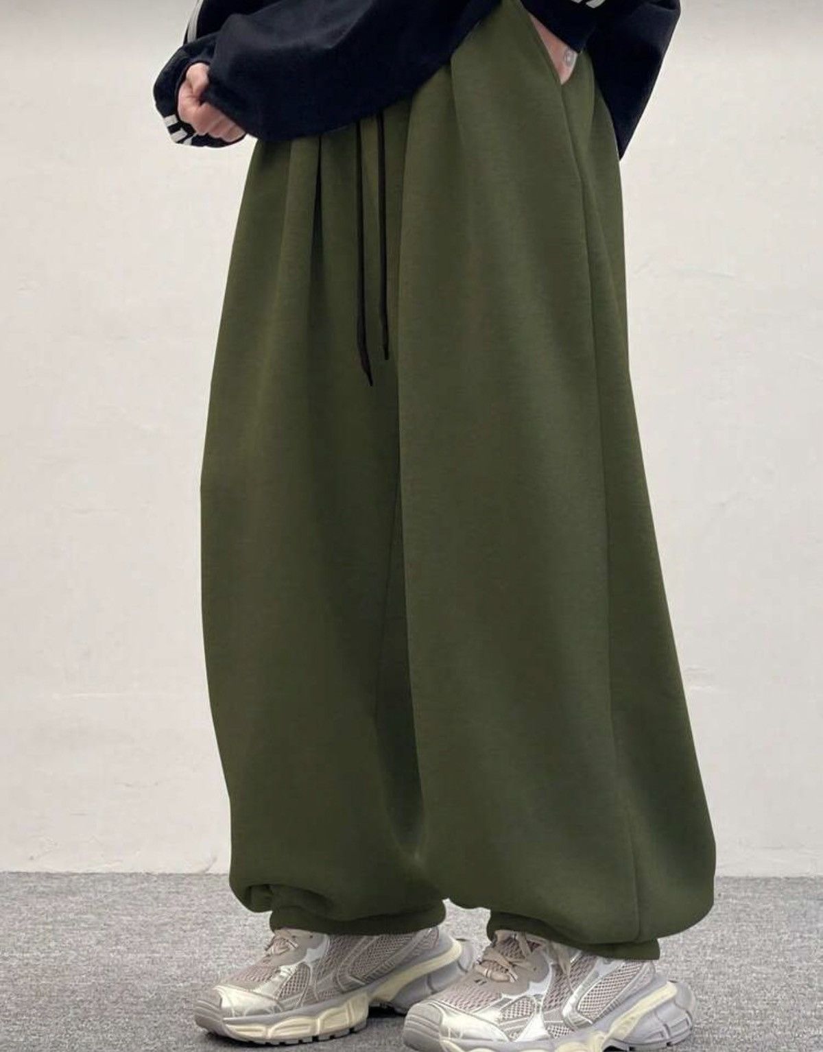 Japanese Brand Wide-Leg Baggy Sweatpants Size US 36 / EU 52 - 2 Thumbnail