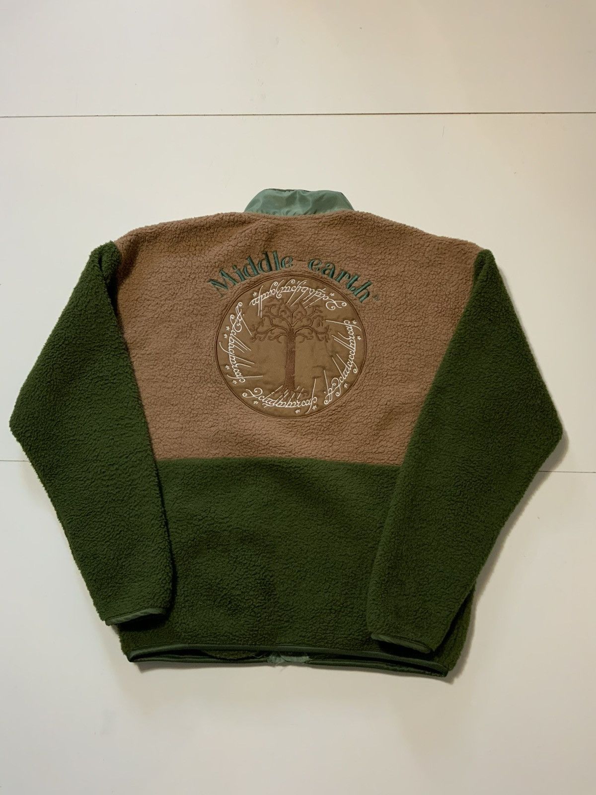 Other Lord Of The Rings BoxLunch Exclusive Sherpa Fleece Jacket Size US M / EU 48-50 / 2 - 4 Thumbnail
