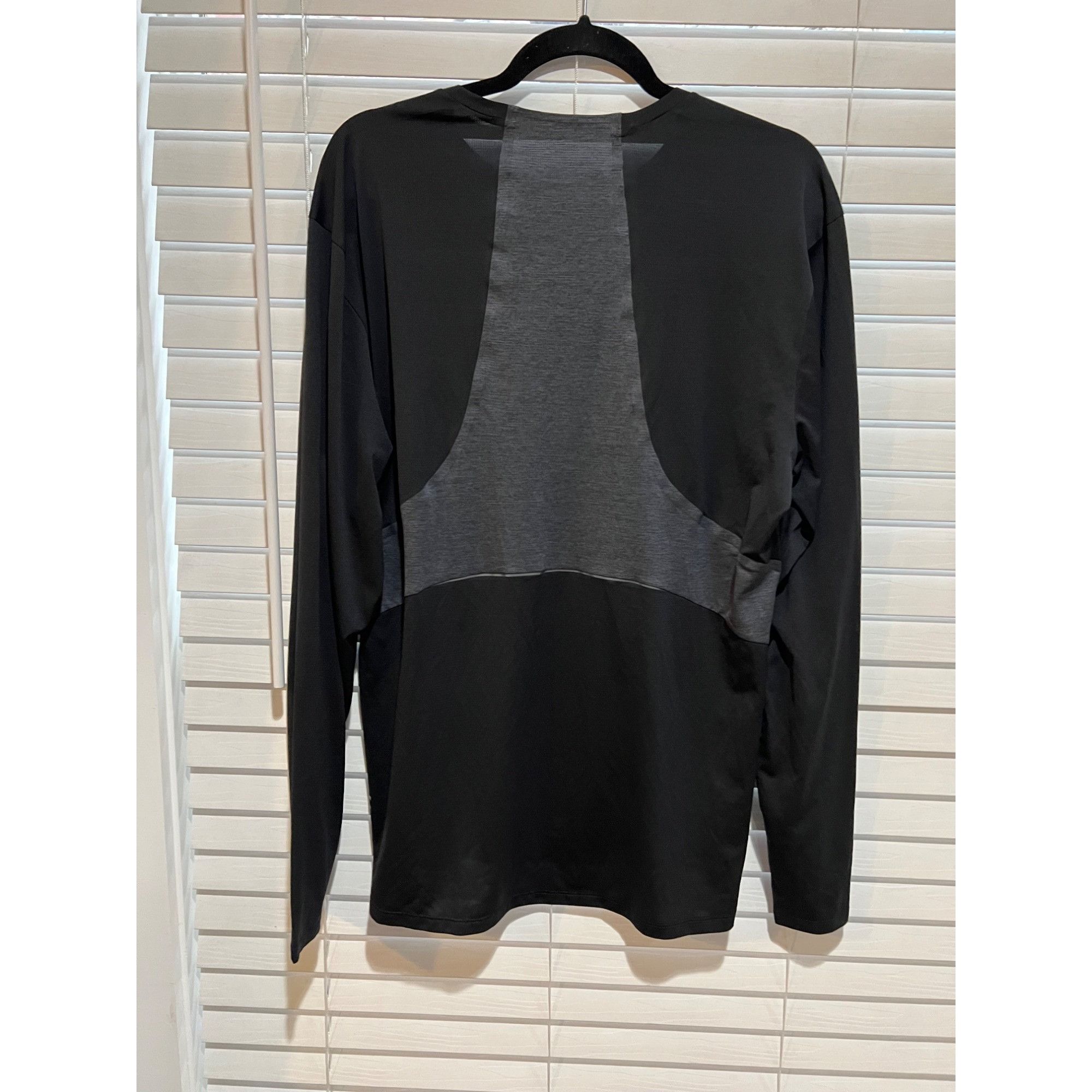 Lululemon Lululemon Long Sleeve Shirt - Size L Size US L / EU 52-54 / 3 - 4 Thumbnail