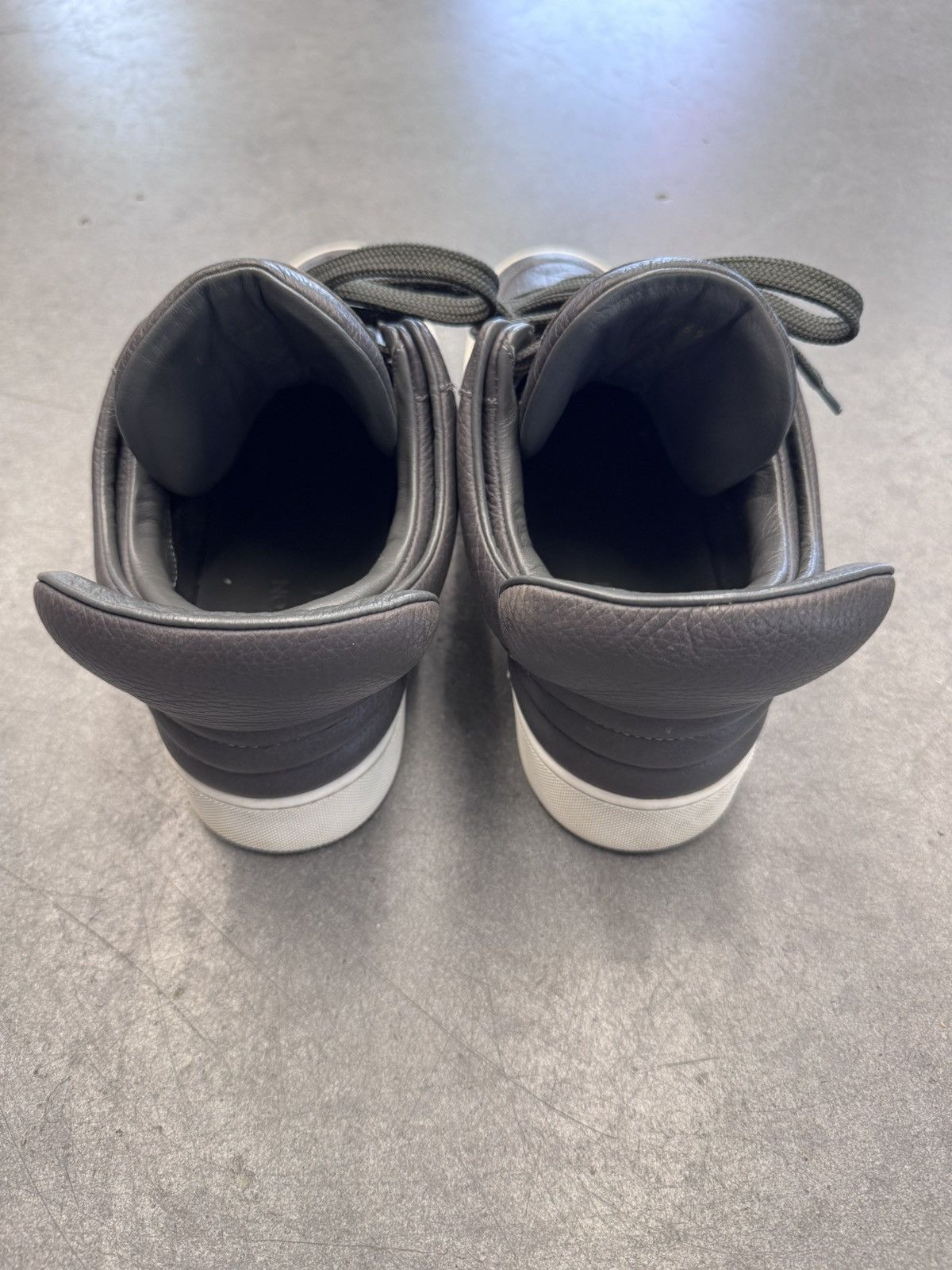 Louis Vuitton 2009 Louis Vuitton Don Kanye West Anthracite Size LV 7 US 8 Size US 8 / EU 41 - 7 Thumbnail