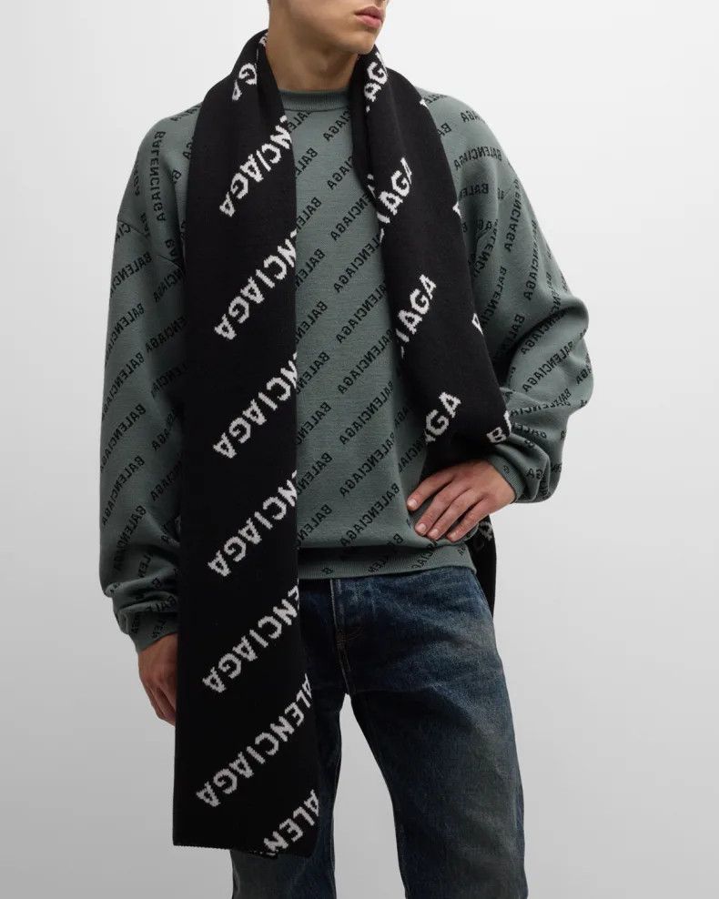 Balenciaga o1bcso1str1024 Size: OS / Allover Macro Scarf in Black/White Size ONE SIZE - 2 Thumbnail