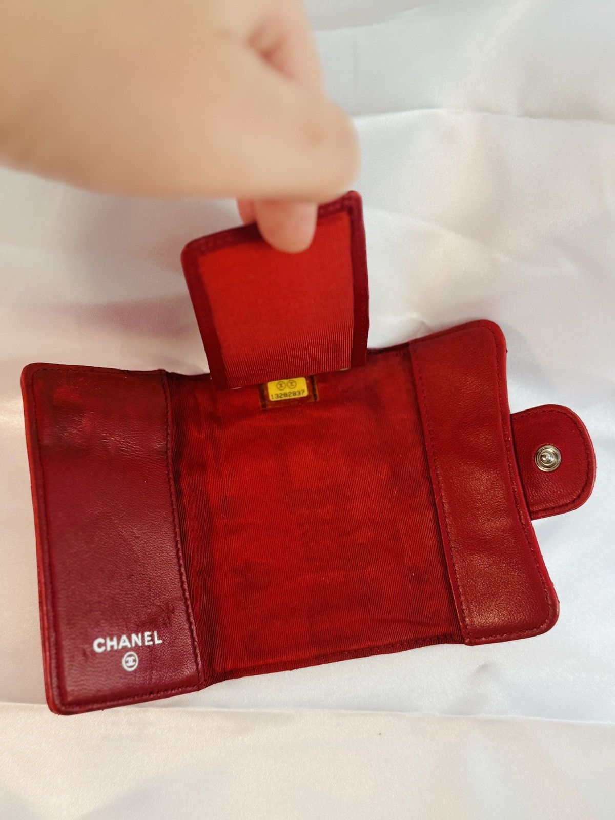 Chanel Caviar Quilted Classic Key Holder Wallet Red Size ONE SIZE - 12 Thumbnail